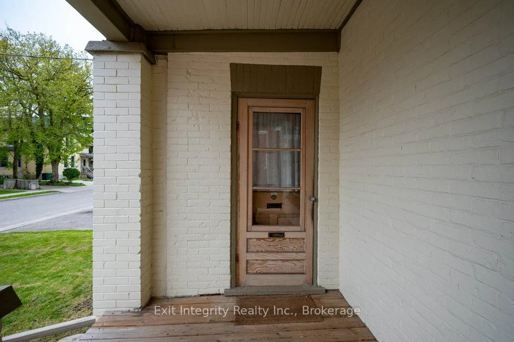 Photo 8 of 12 Clarence Place, Kitchener — HOMEH