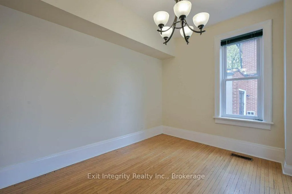 Photo 12 of 12 Clarence Place, Kitchener — HOMEH