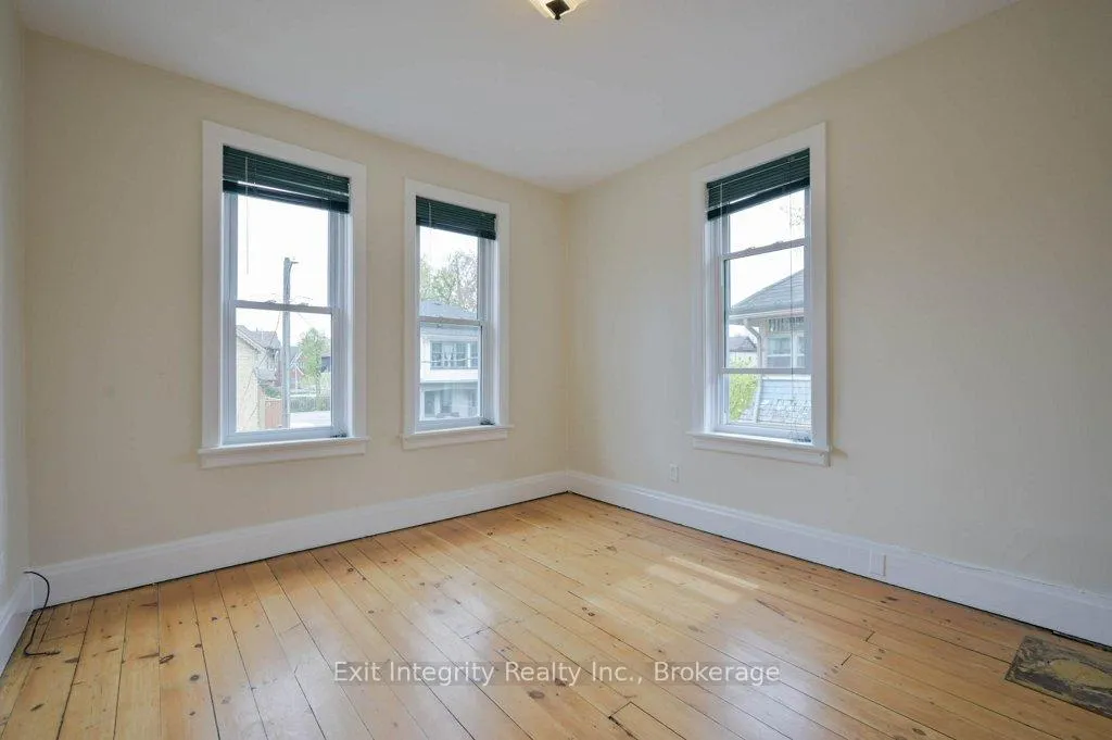 Photo 21 of 12 Clarence Place, Kitchener — HOMEH