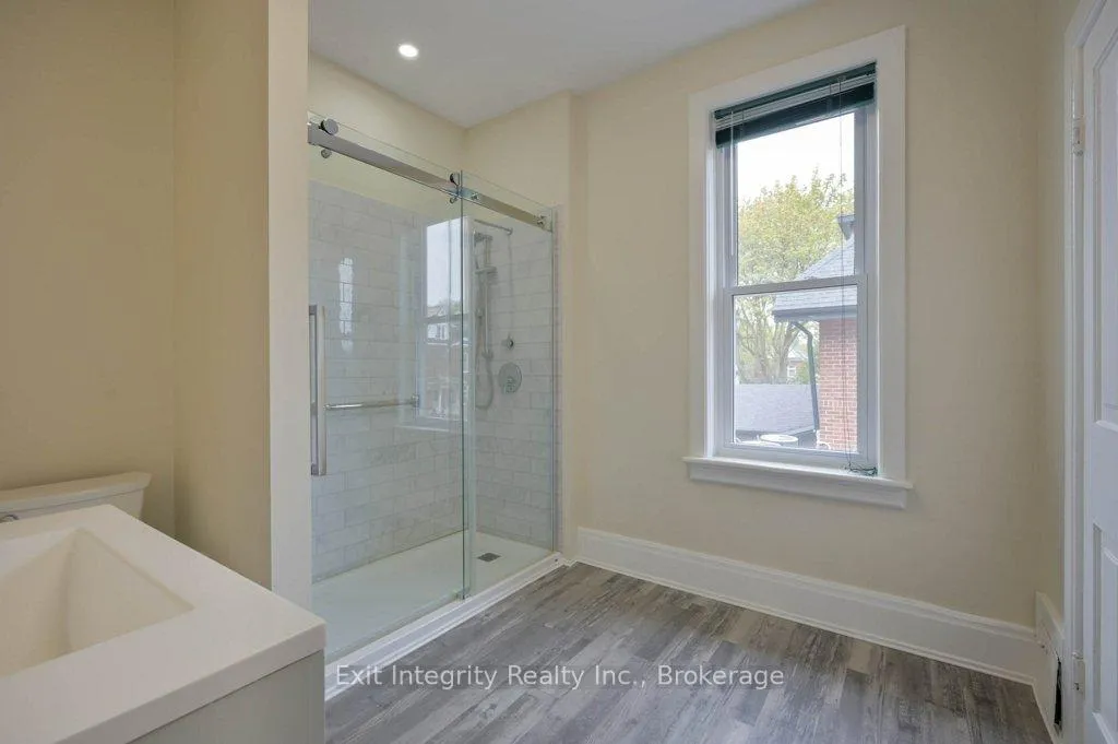 Photo 26 of 12 Clarence Place, Kitchener — HOMEH