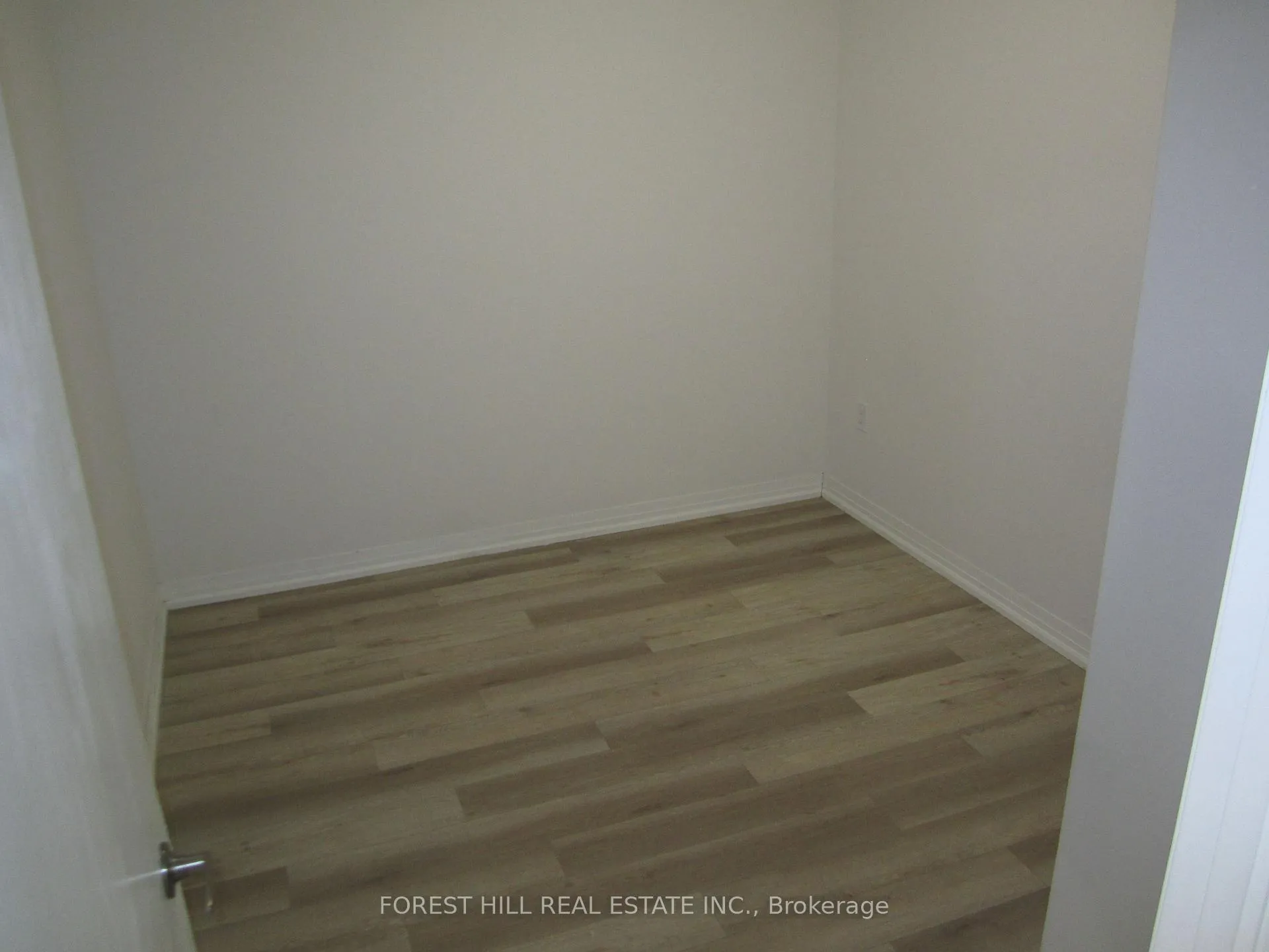 Photo 8 of Unit 308, 8010 Kipling Avenue, Vaughan, West Woodbridge — HOMEH