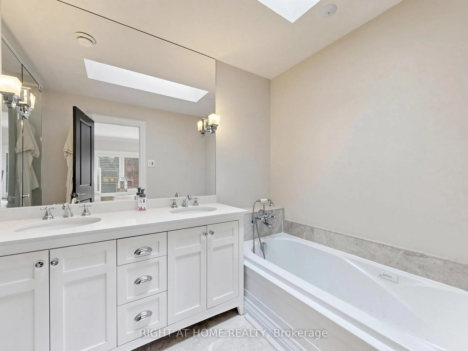 Photo 20 of 155 Rumsey Road, Toronto, Leaside — HOMEH