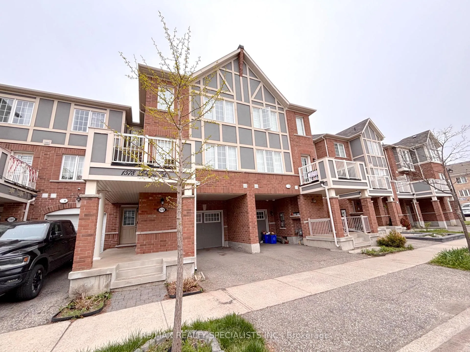 Front of 1578 Leblanc Court