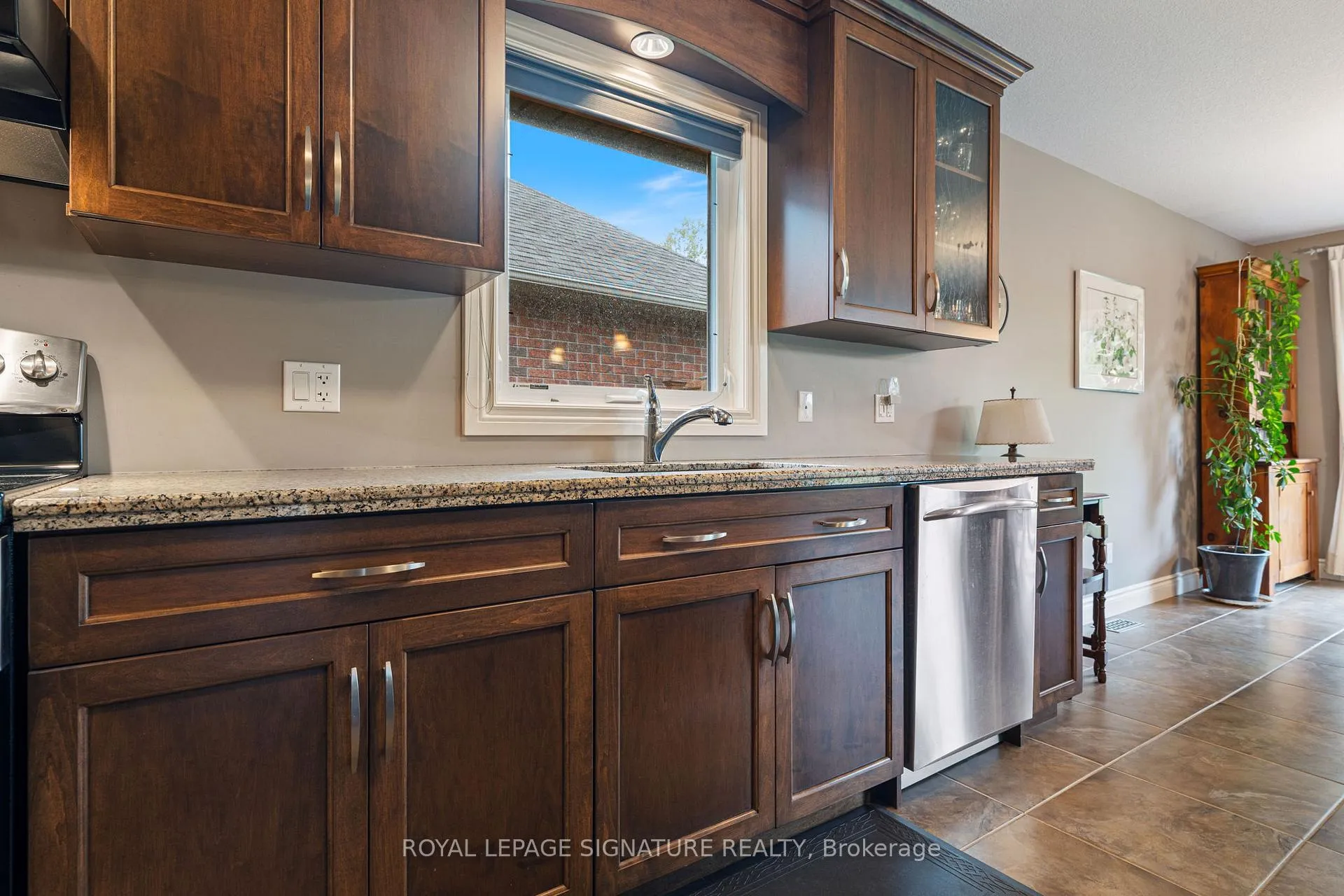 Photo 3 of 81 Willowdale Crescent, Norfolk, Port Dover — HOMEH