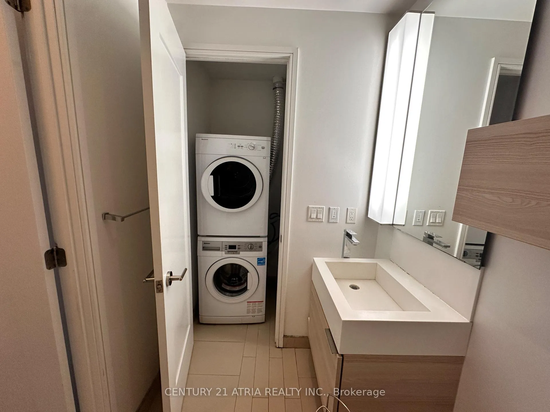 Photo 9 of Unit 1801, 88 Scott Street, Toronto, Church-Yonge Corridor — HOMEH