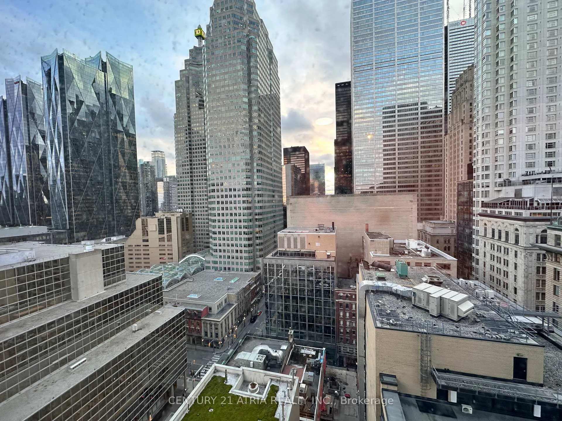 Photo 10 of Unit 1801, 88 Scott Street, Toronto, Church-Yonge Corridor — HOMEH