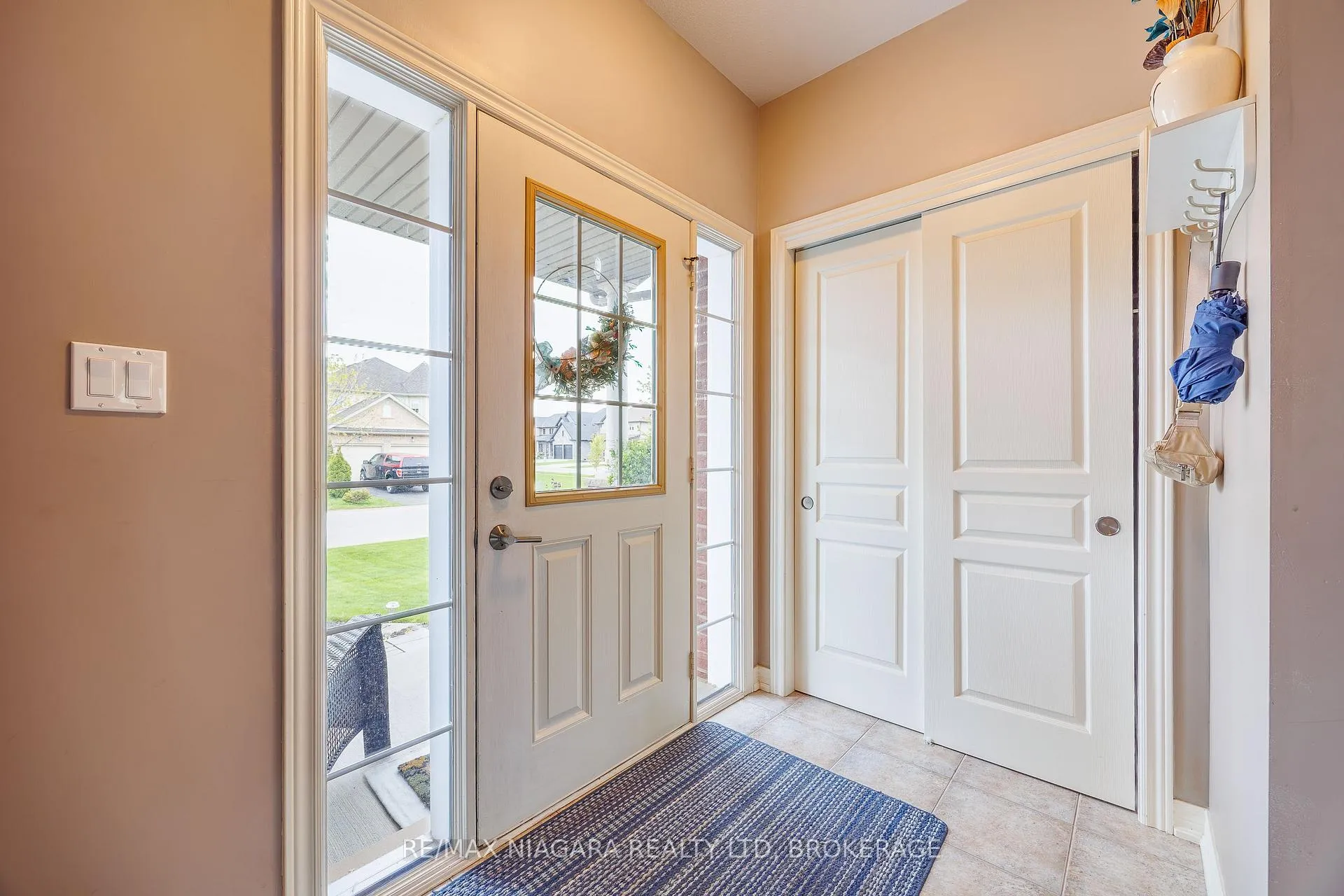 Photo 5 of 5744 Jake Crescent, Niagara Falls, Forestview — HOMEH