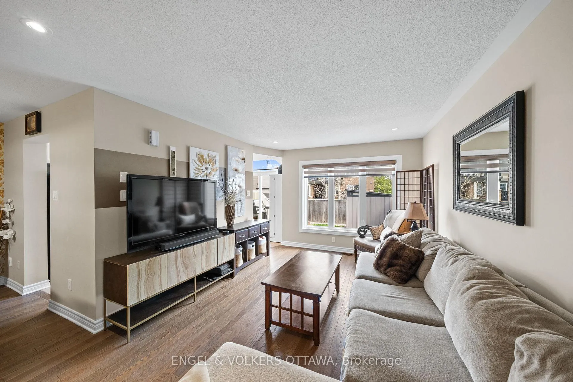Photo 5 of 107 Mancini Way, Ottawa, Barrhaven - Strandherd — HOMEH