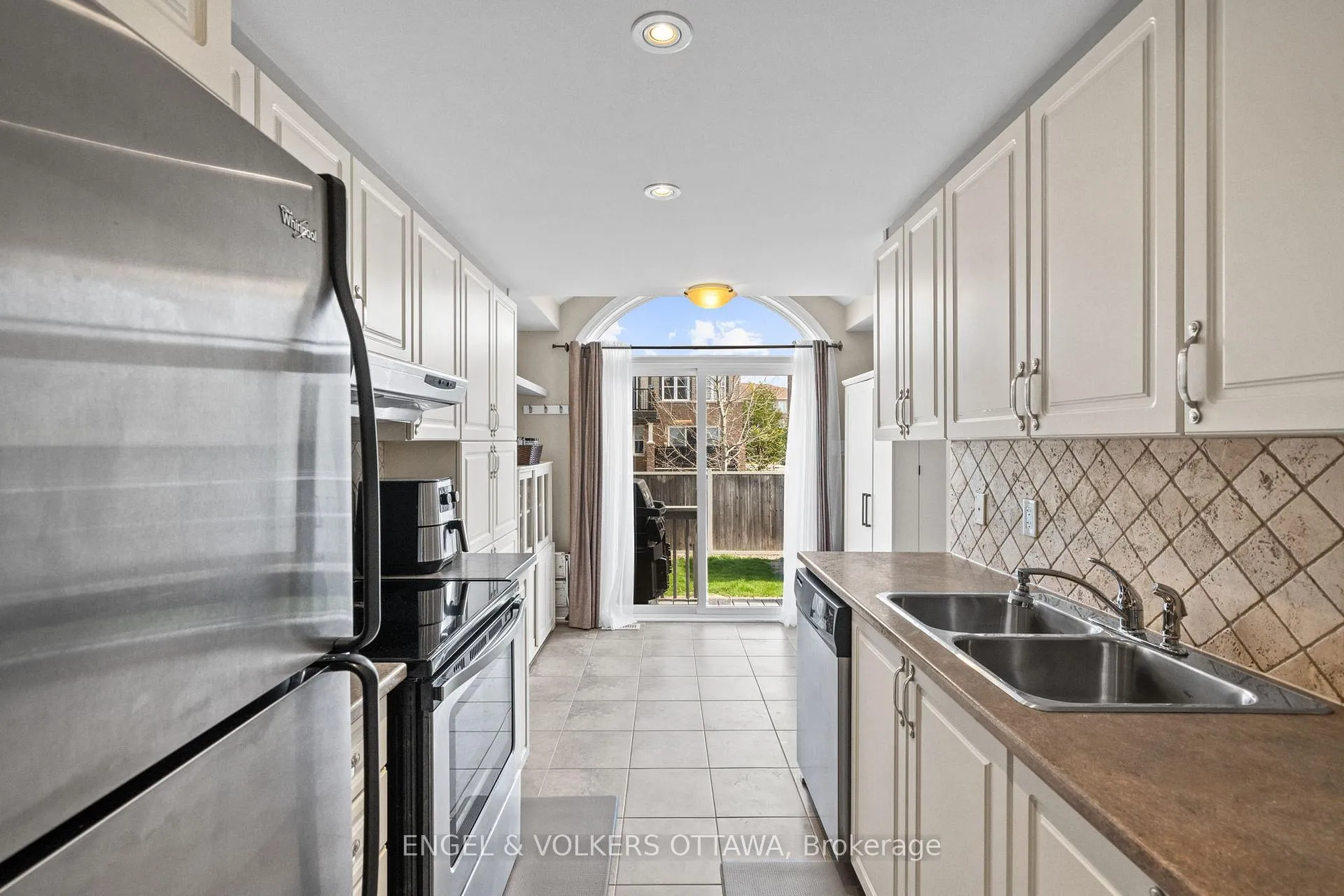 Photo 7 of 107 Mancini Way, Ottawa, Barrhaven - Strandherd — HOMEH