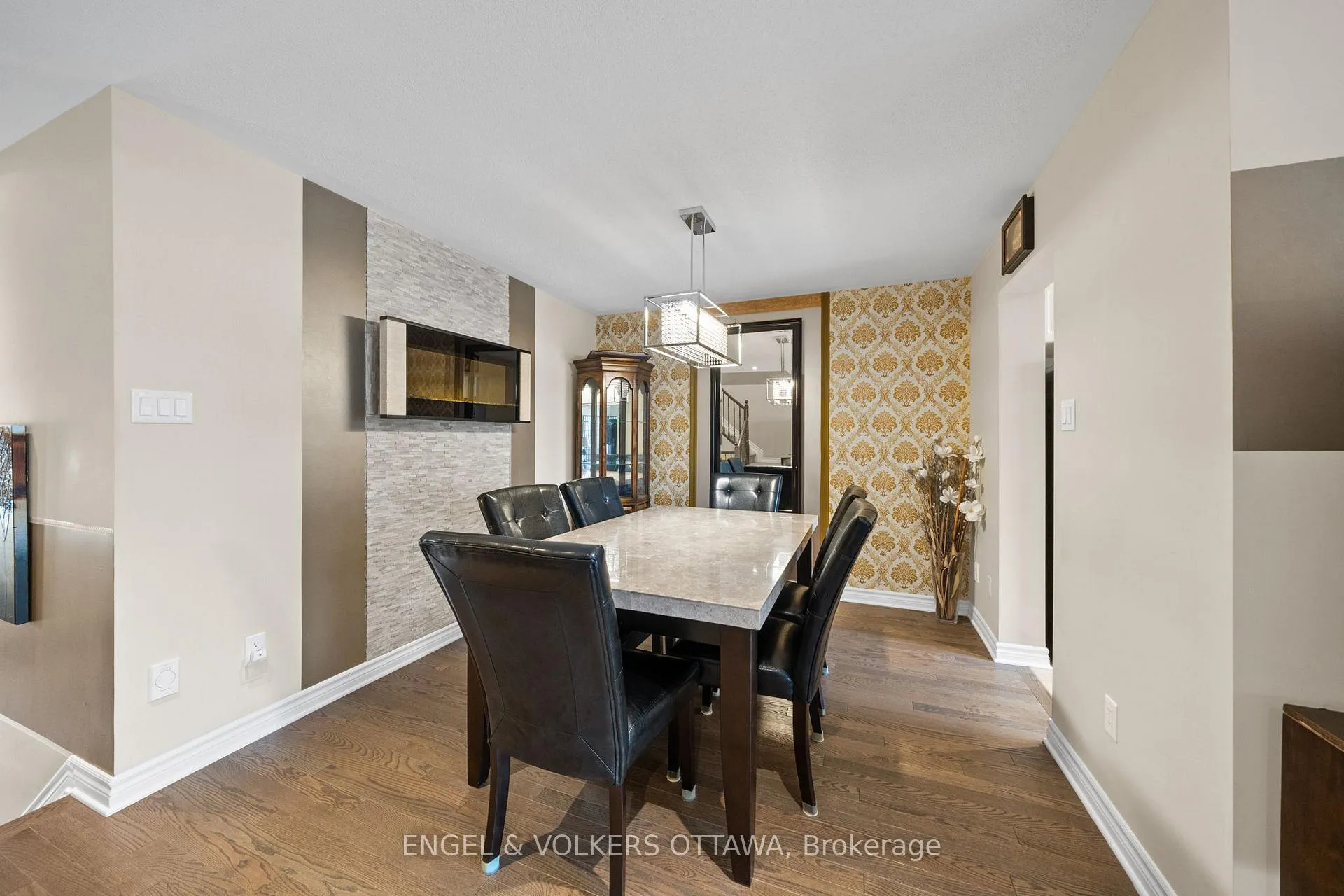 Photo 10 of 107 Mancini Way, Ottawa, Barrhaven - Strandherd — HOMEH