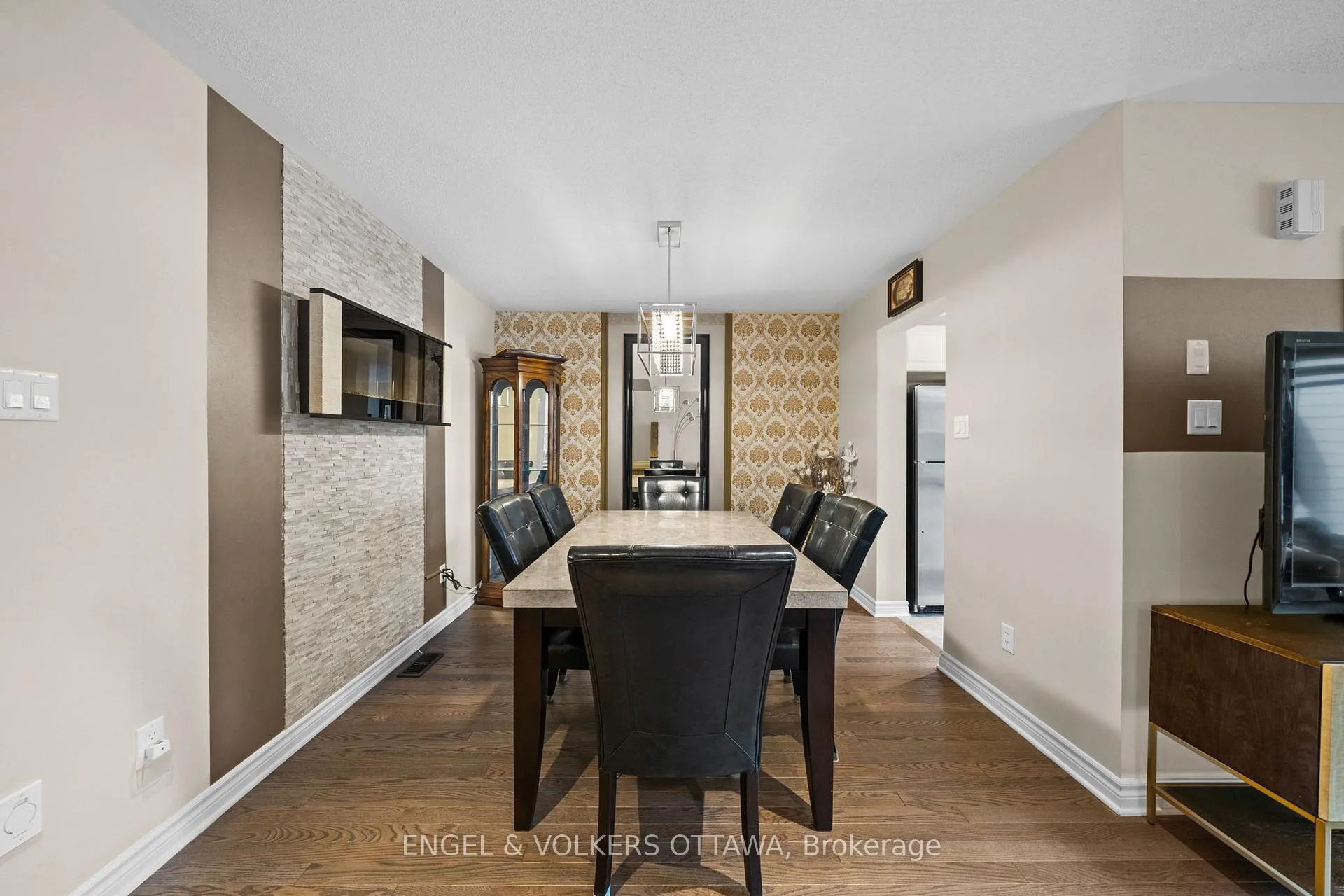 Photo 11 of 107 Mancini Way, Ottawa, Barrhaven - Strandherd — HOMEH