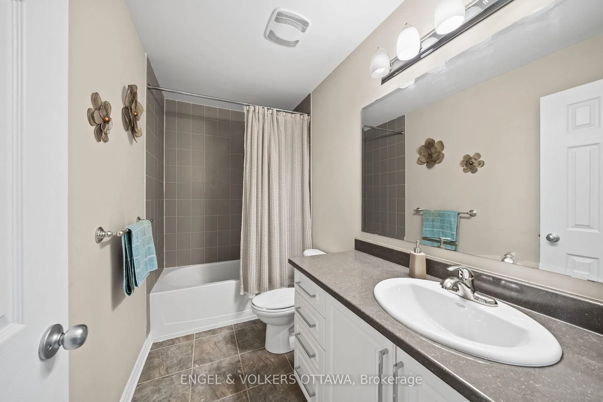 Photo 18 of 107 Mancini Way, Ottawa, Barrhaven - Strandherd — HOMEH