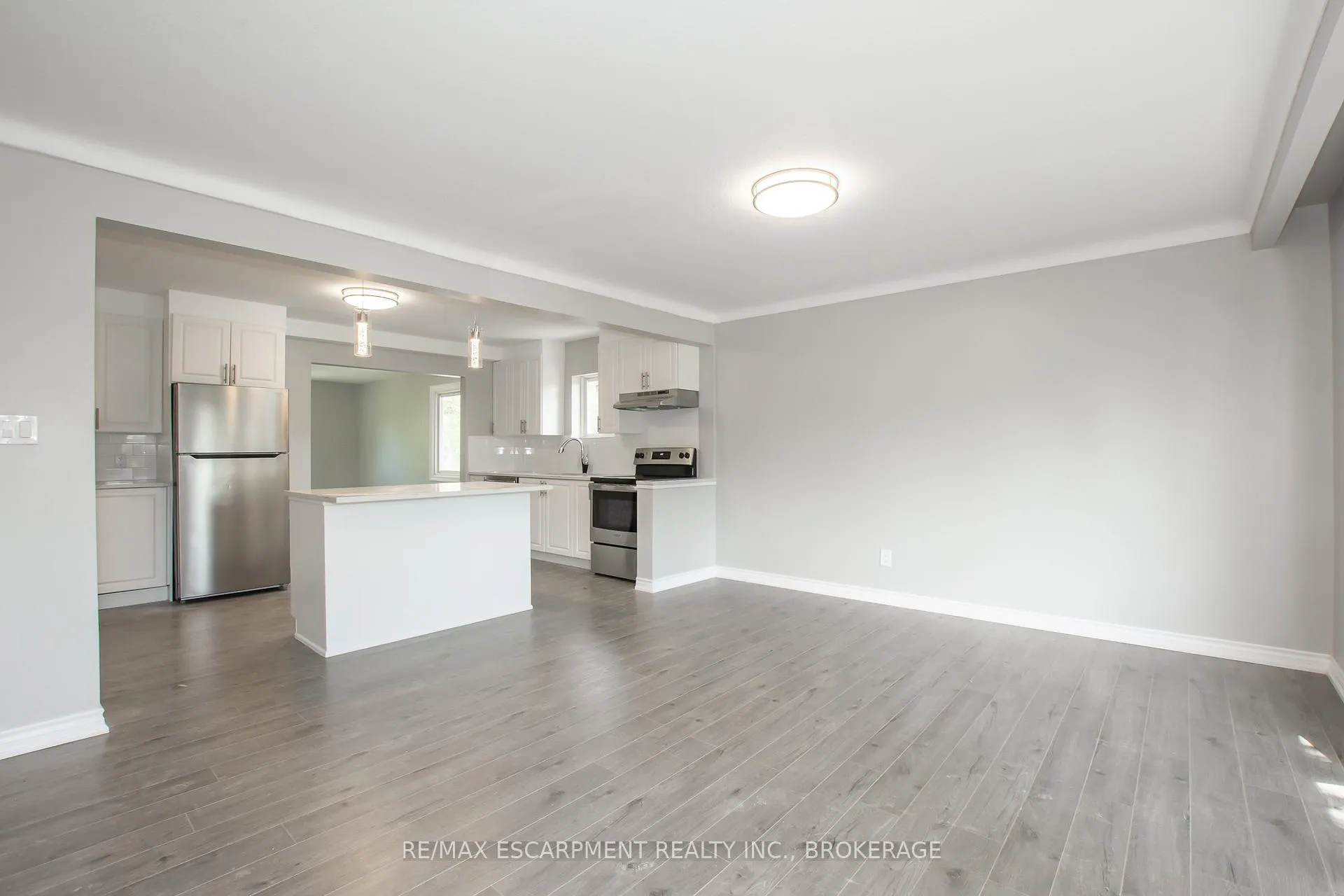Photo 3 of Unit Main, 2 Wolfdale Place, St. Catharines, Lakeport — HOMEH