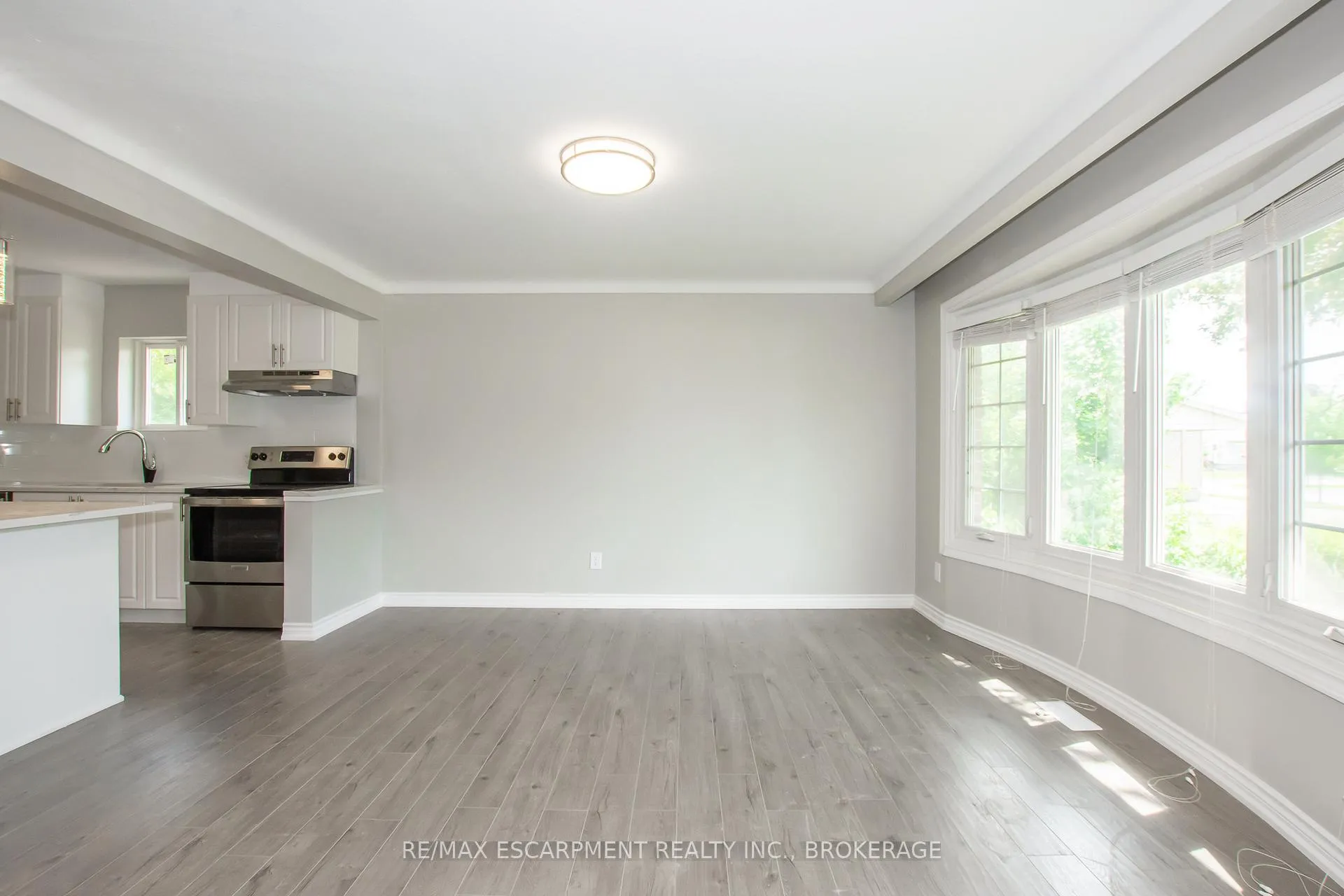 Photo 4 of Unit Main, 2 Wolfdale Place, St. Catharines, Lakeport — HOMEH