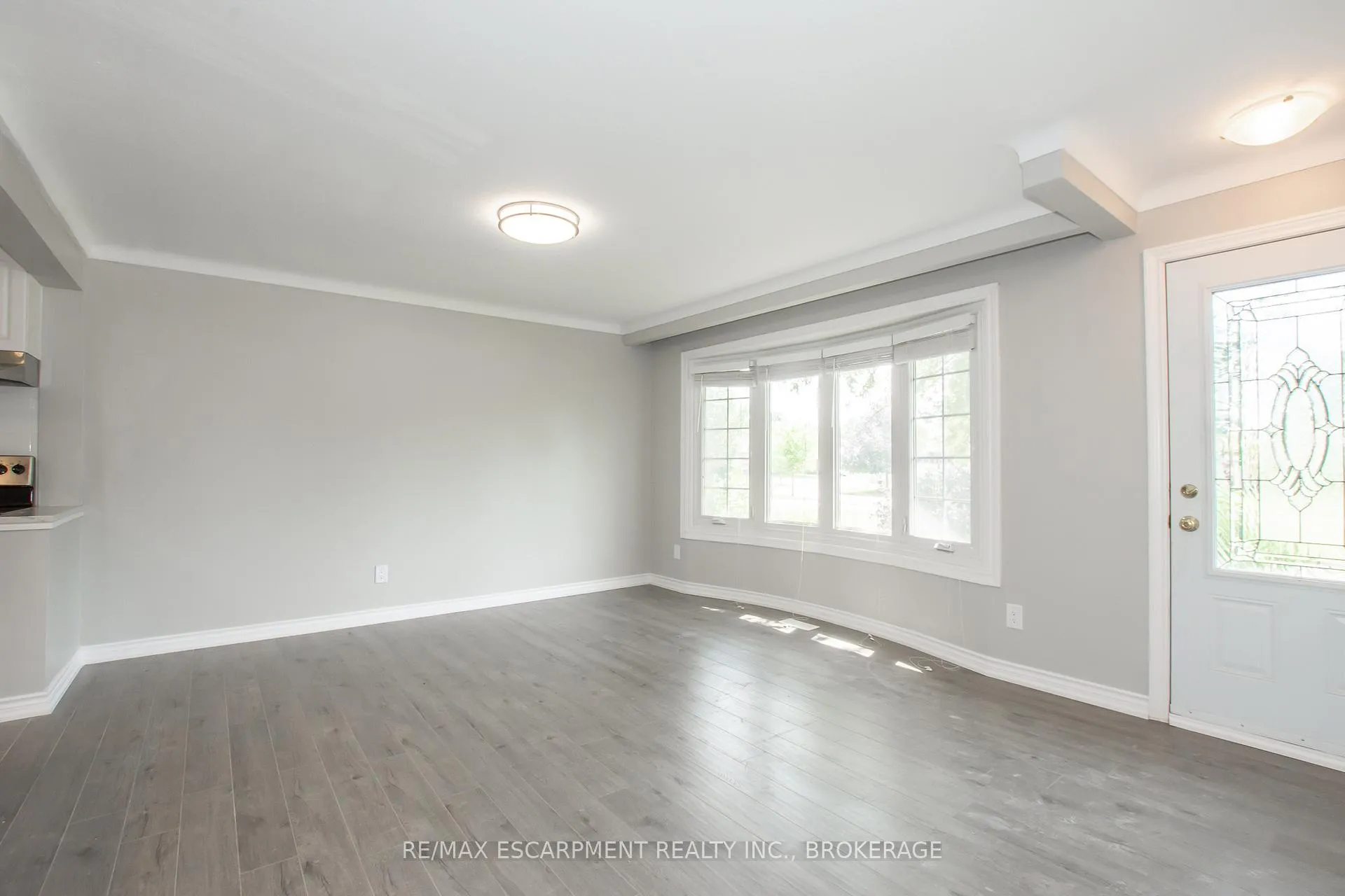 Photo 5 of Unit Main, 2 Wolfdale Place, St. Catharines, Lakeport — HOMEH