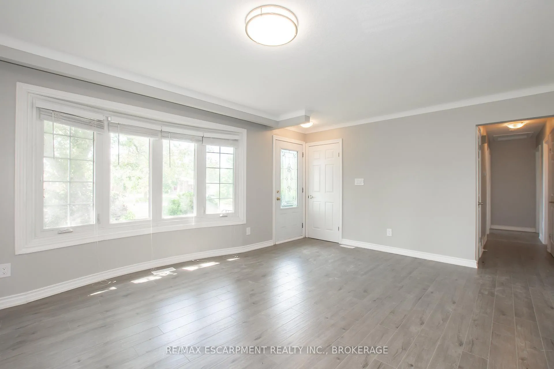 Photo 7 of Unit Main, 2 Wolfdale Place, St. Catharines, Lakeport — HOMEH