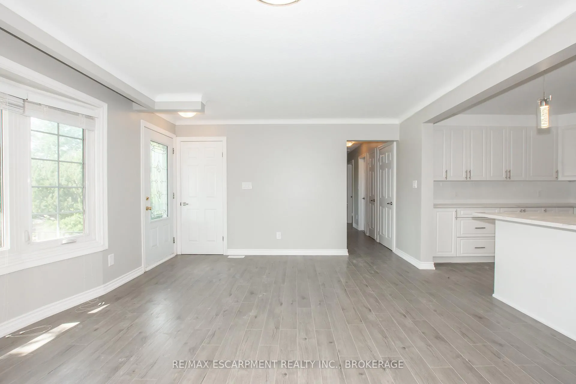 Photo 8 of Unit Main, 2 Wolfdale Place, St. Catharines, Lakeport — HOMEH
