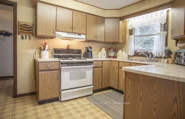 Photo 7 of 43 Toronto Street, Clarington, Newcastle — HOMEH
