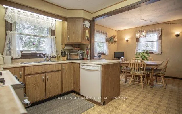 Photo 9 of 43 Toronto Street, Clarington, Newcastle — HOMEH