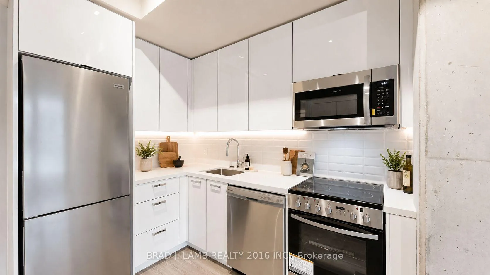 Photo 2 of Unit 906, 284 King Street E, Toronto, Moss Park — HOMEH