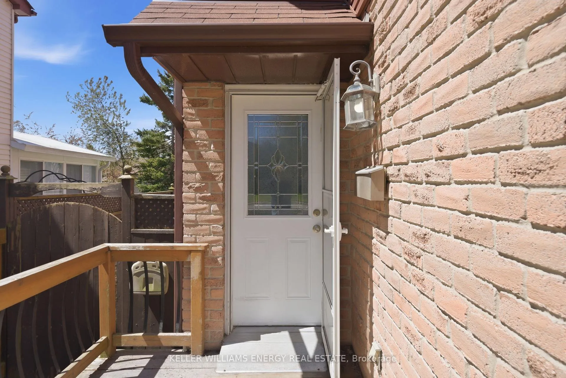 Photo 3 of 132 Castlebar Crescent, Oshawa, Vanier — HOMEH