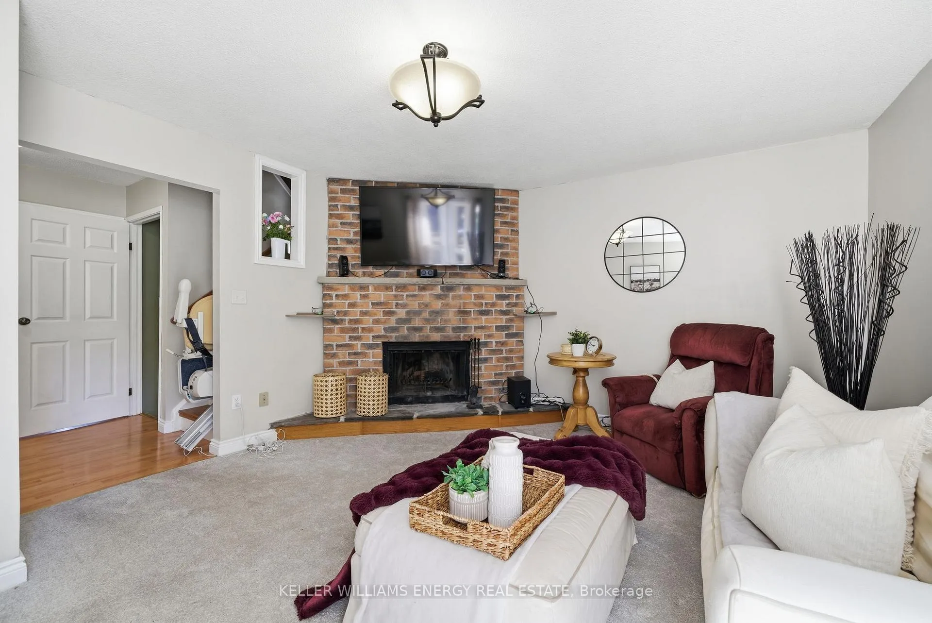 Photo 6 of 132 Castlebar Crescent, Oshawa, Vanier — HOMEH
