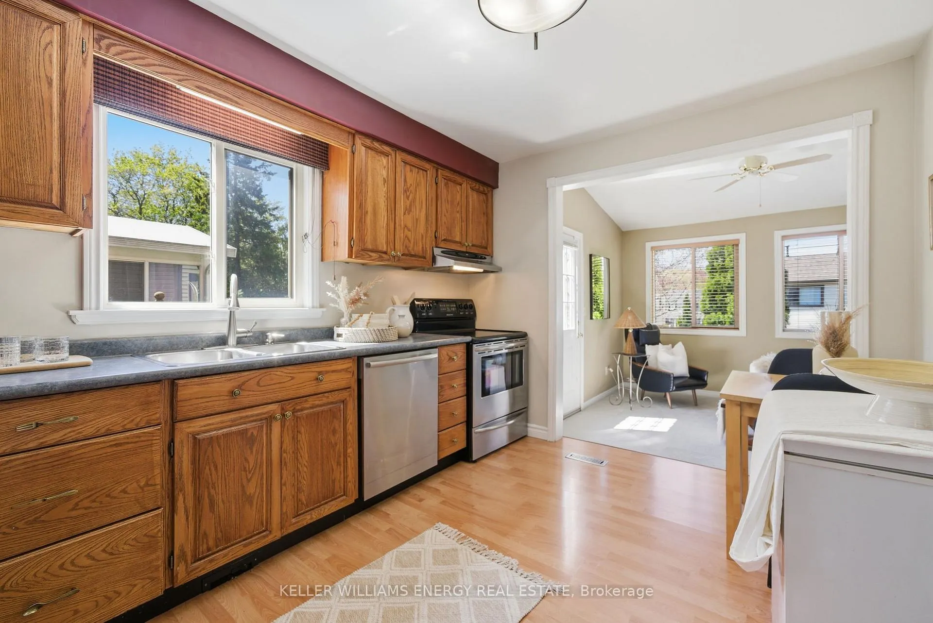 Photo 8 of 132 Castlebar Crescent, Oshawa, Vanier — HOMEH