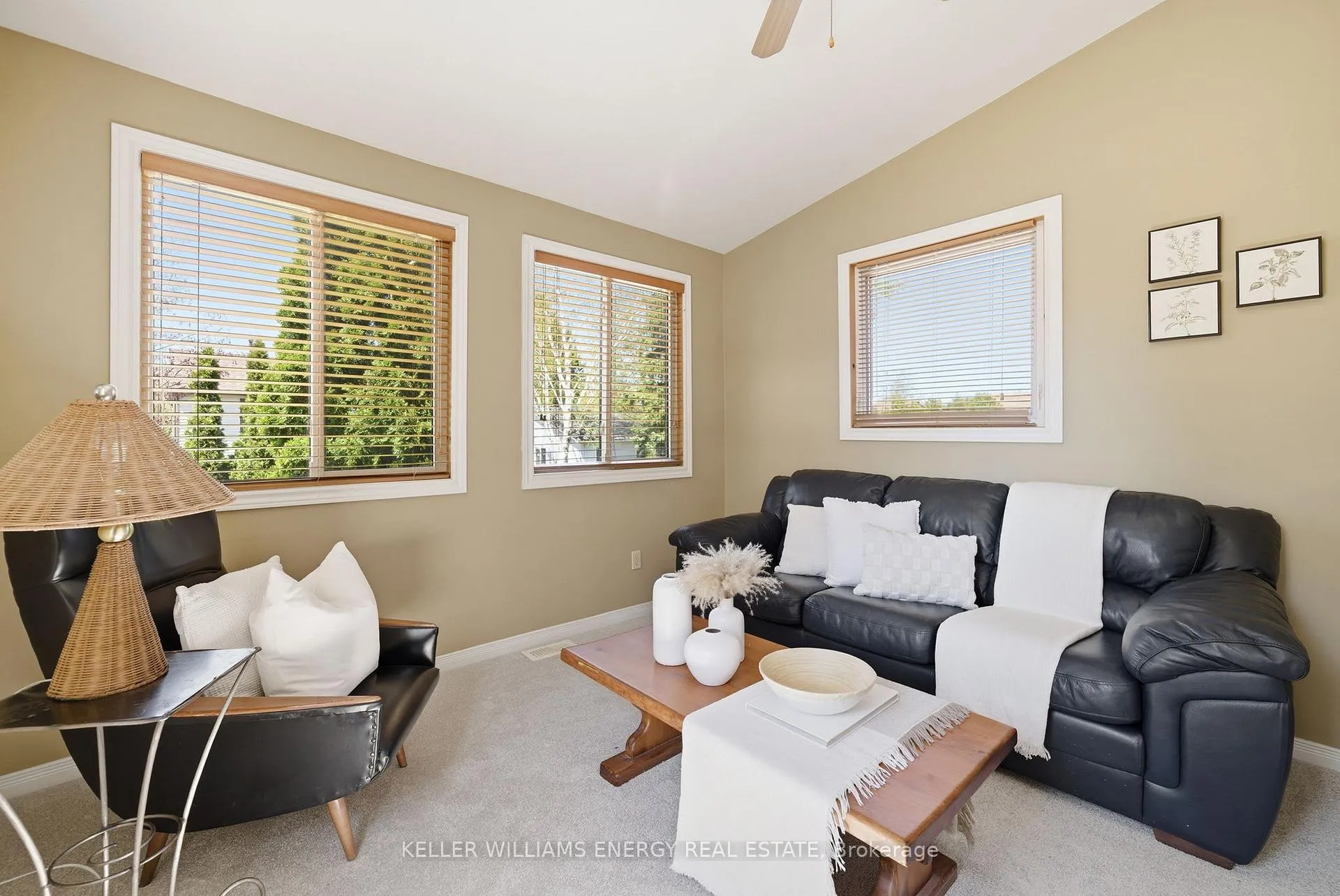 Photo 9 of 132 Castlebar Crescent, Oshawa, Vanier — HOMEH