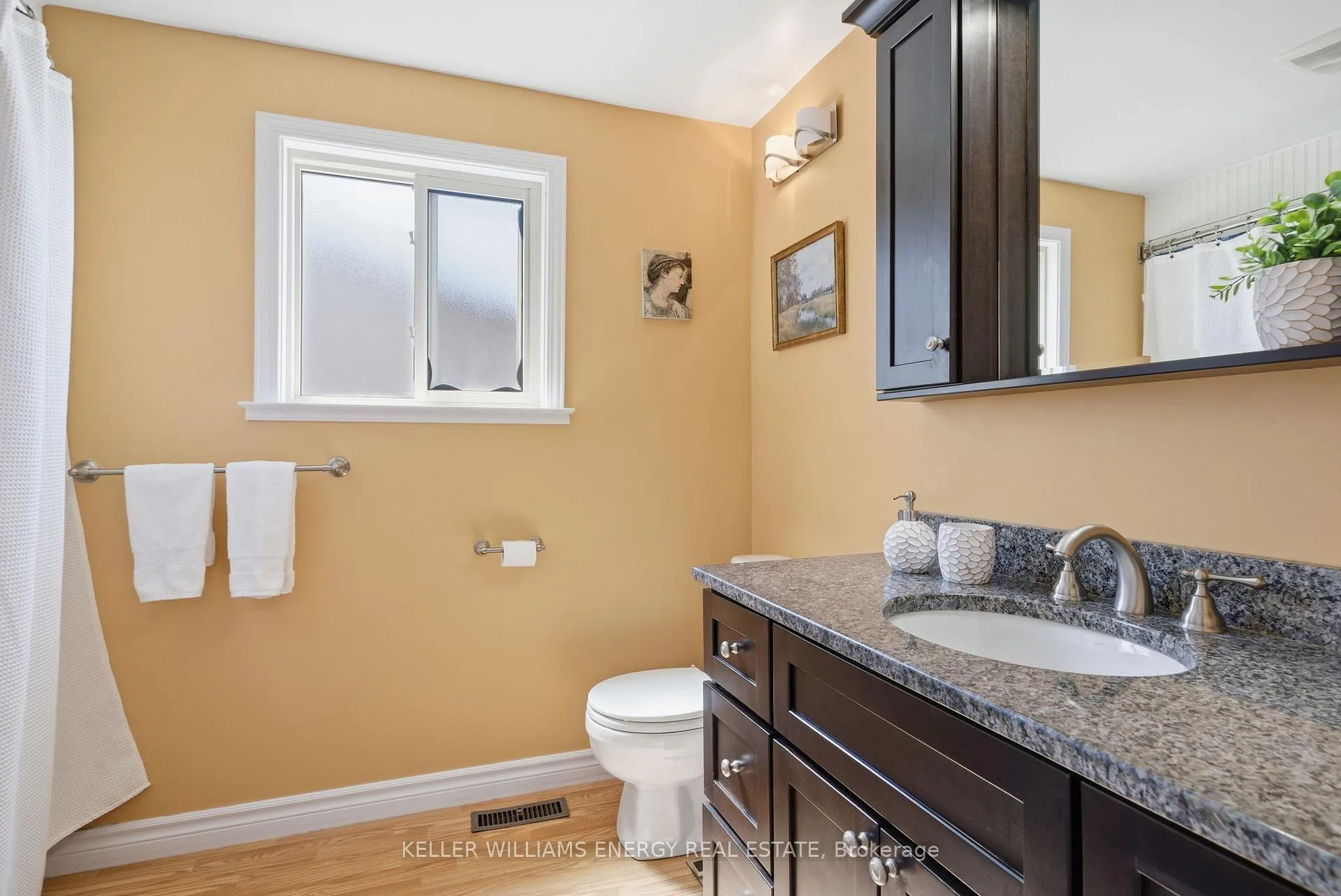 Photo 15 of 132 Castlebar Crescent, Oshawa, Vanier — HOMEH