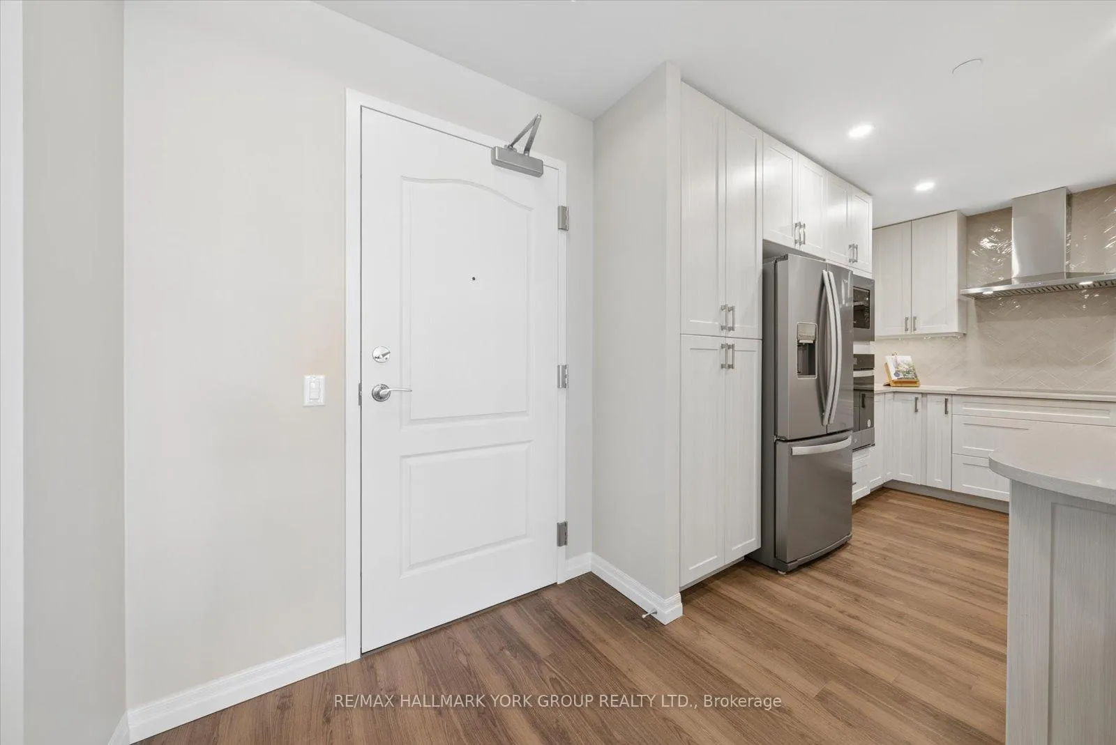 Photo 6 of Unit 402, 460 William Graham Drive, Aurora, Rural Aurora — HOMEH
