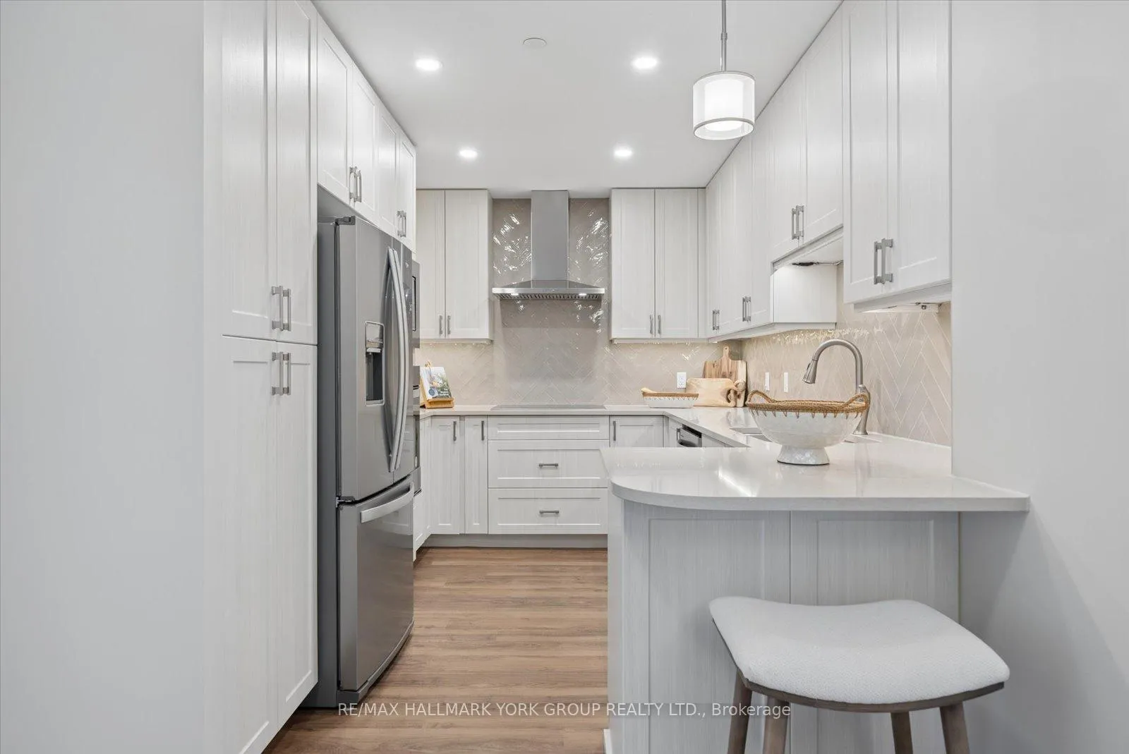 Photo 7 of Unit 402, 460 William Graham Drive, Aurora, Rural Aurora — HOMEH
