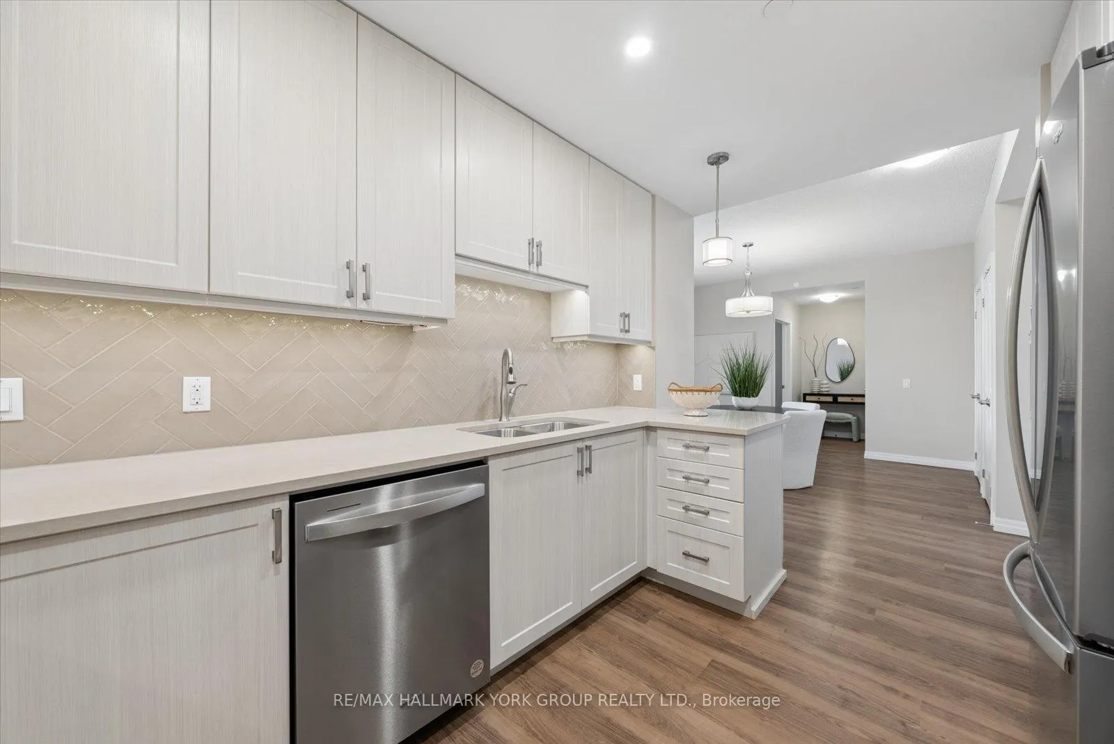 Photo 10 of Unit 402, 460 William Graham Drive, Aurora, Rural Aurora — HOMEH
