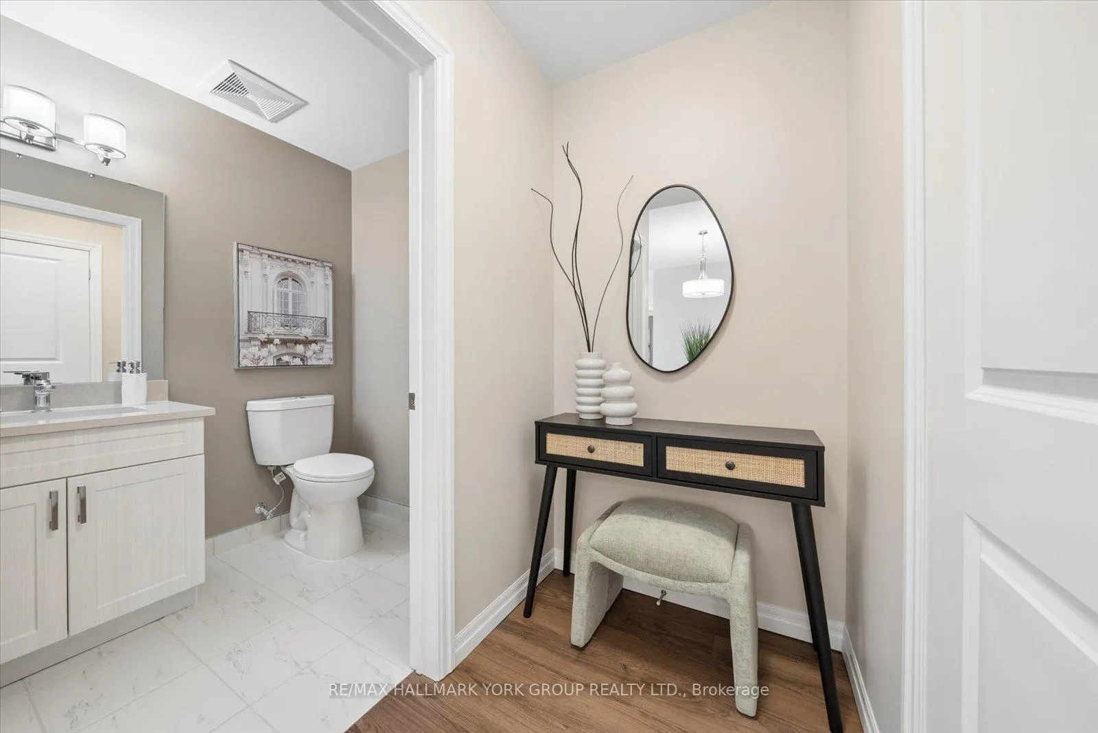 Photo 23 of Unit 402, 460 William Graham Drive, Aurora, Rural Aurora — HOMEH