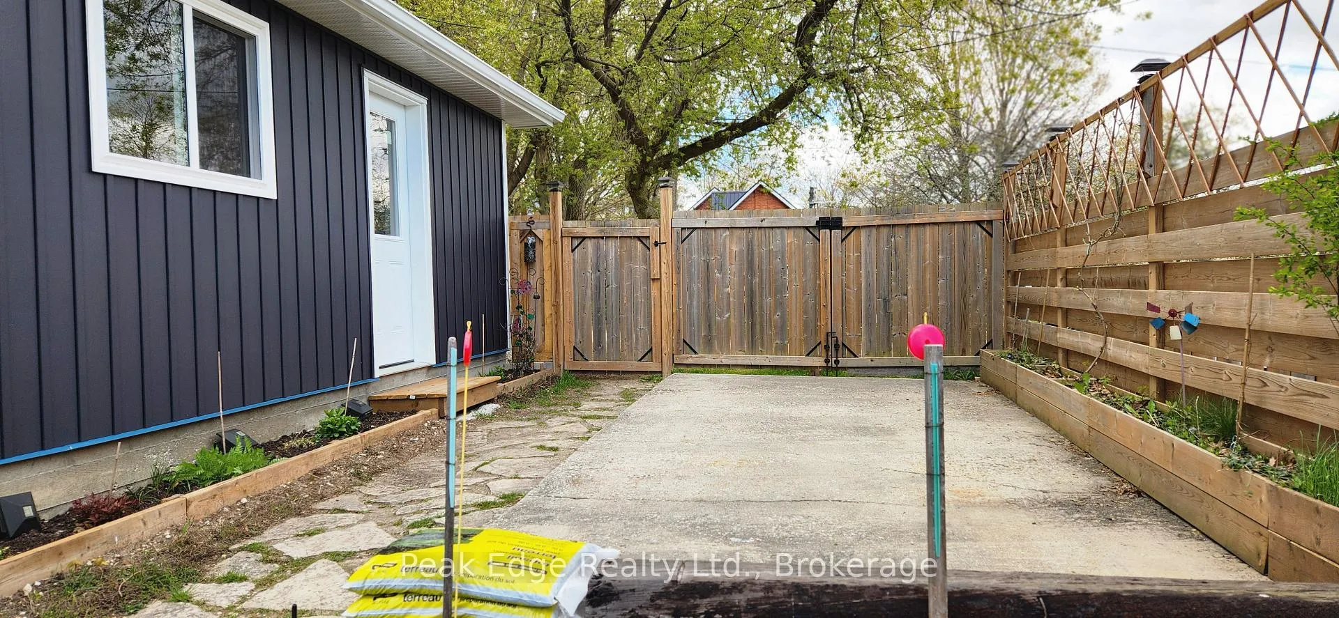 Photo 32 of 151 Garafraxa Street S, West Grey — HOMEH
