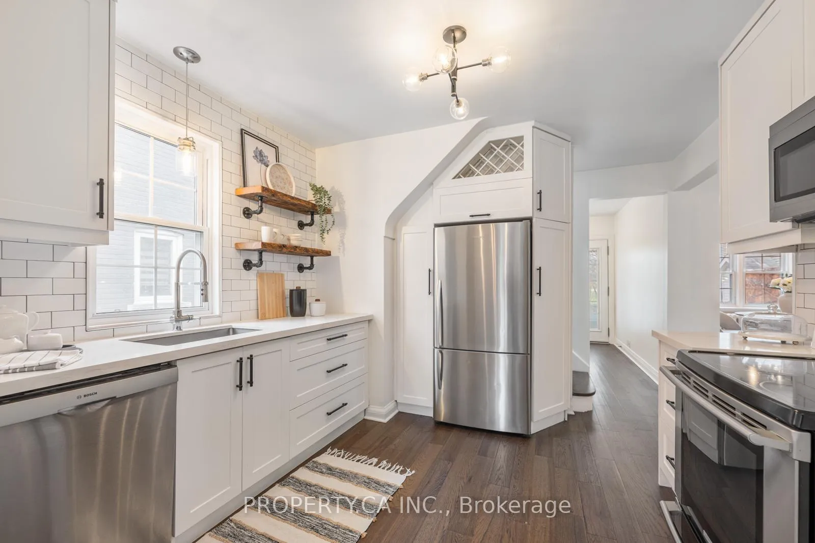 Photo 7 of 29 Oakfield Drive, Etobicoke, Stonegate-Queensway — HOMEH