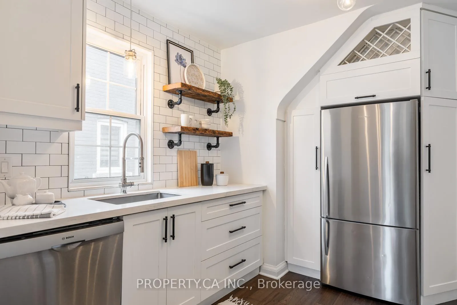 Photo 8 of 29 Oakfield Drive, Etobicoke, Stonegate-Queensway — HOMEH