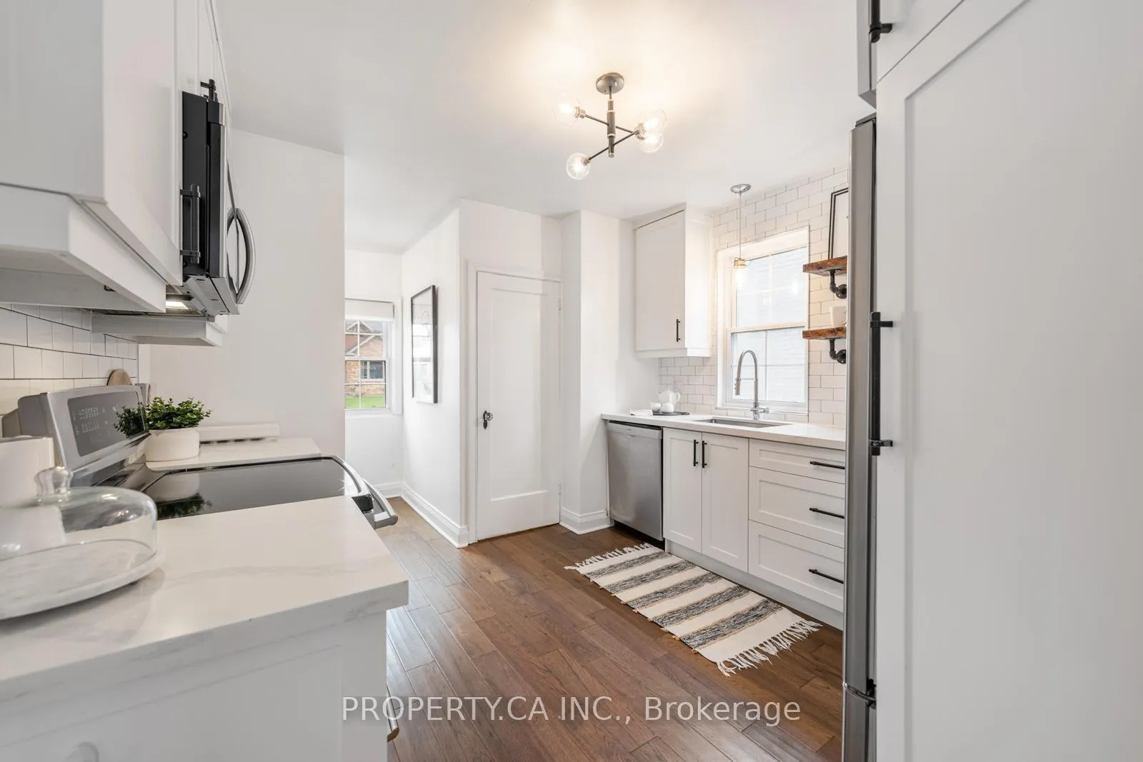 Photo 9 of 29 Oakfield Drive, Etobicoke, Stonegate-Queensway — HOMEH