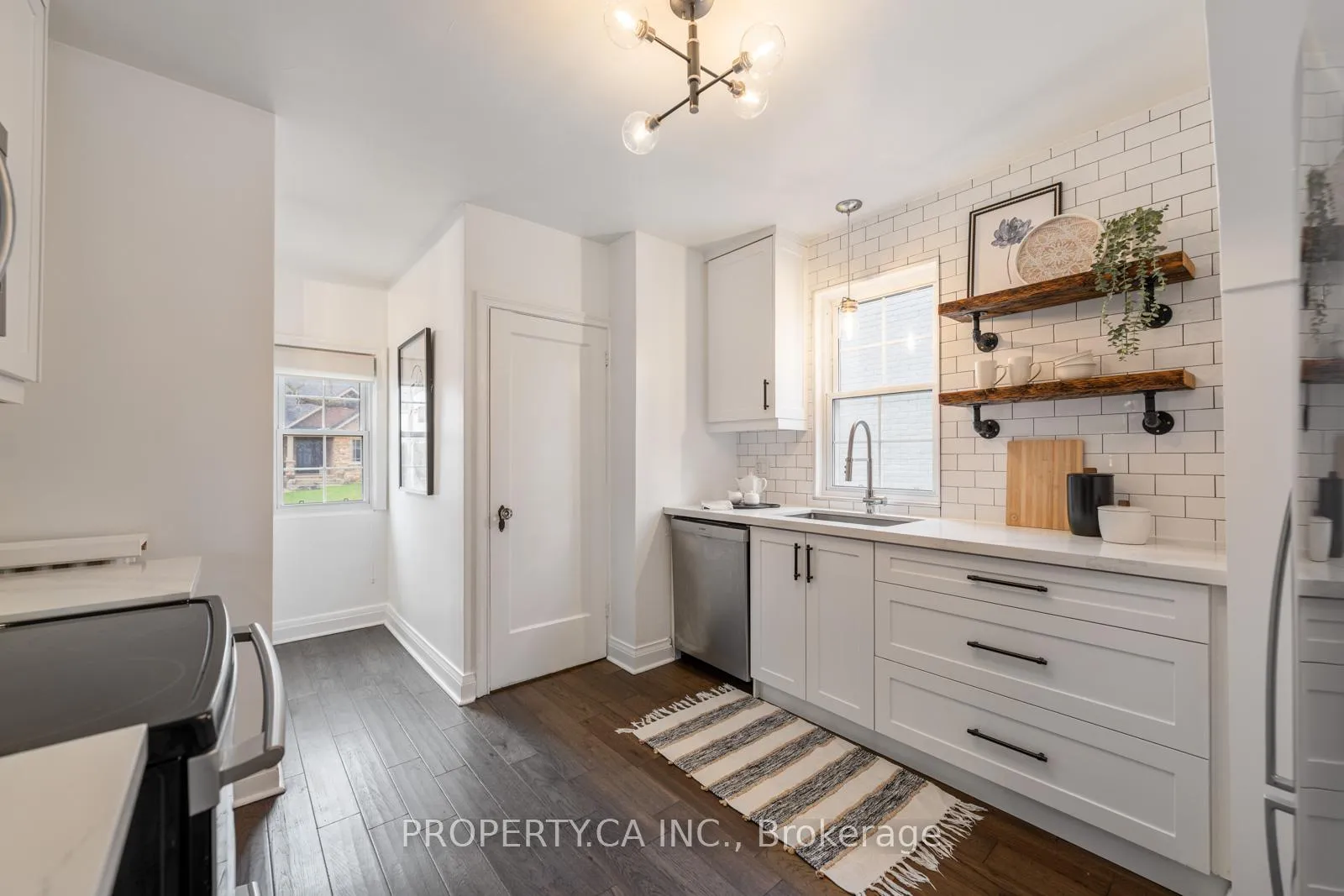 Photo 10 of 29 Oakfield Drive, Etobicoke, Stonegate-Queensway — HOMEH