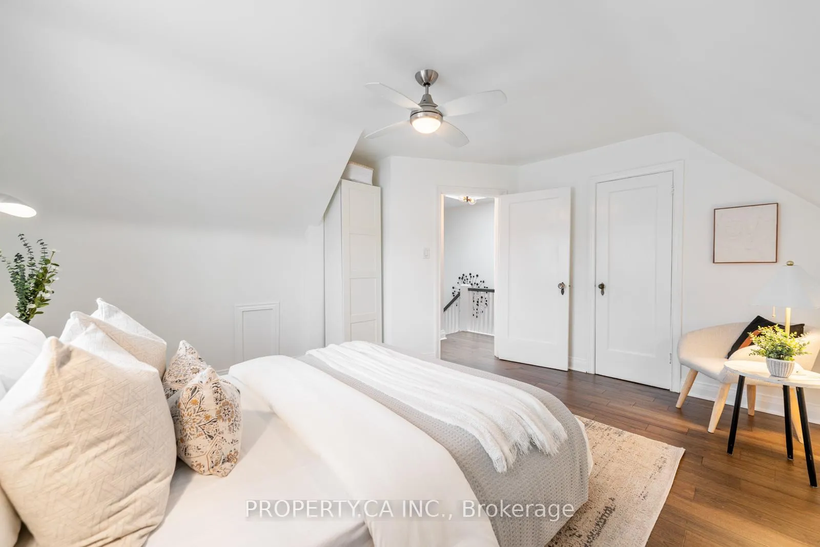 Photo 21 of 29 Oakfield Drive, Etobicoke, Stonegate-Queensway — HOMEH