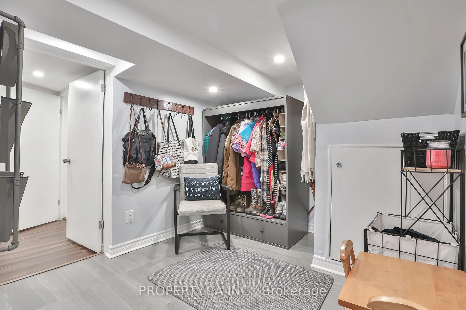 Photo 28 of 29 Oakfield Drive, Etobicoke, Stonegate-Queensway — HOMEH