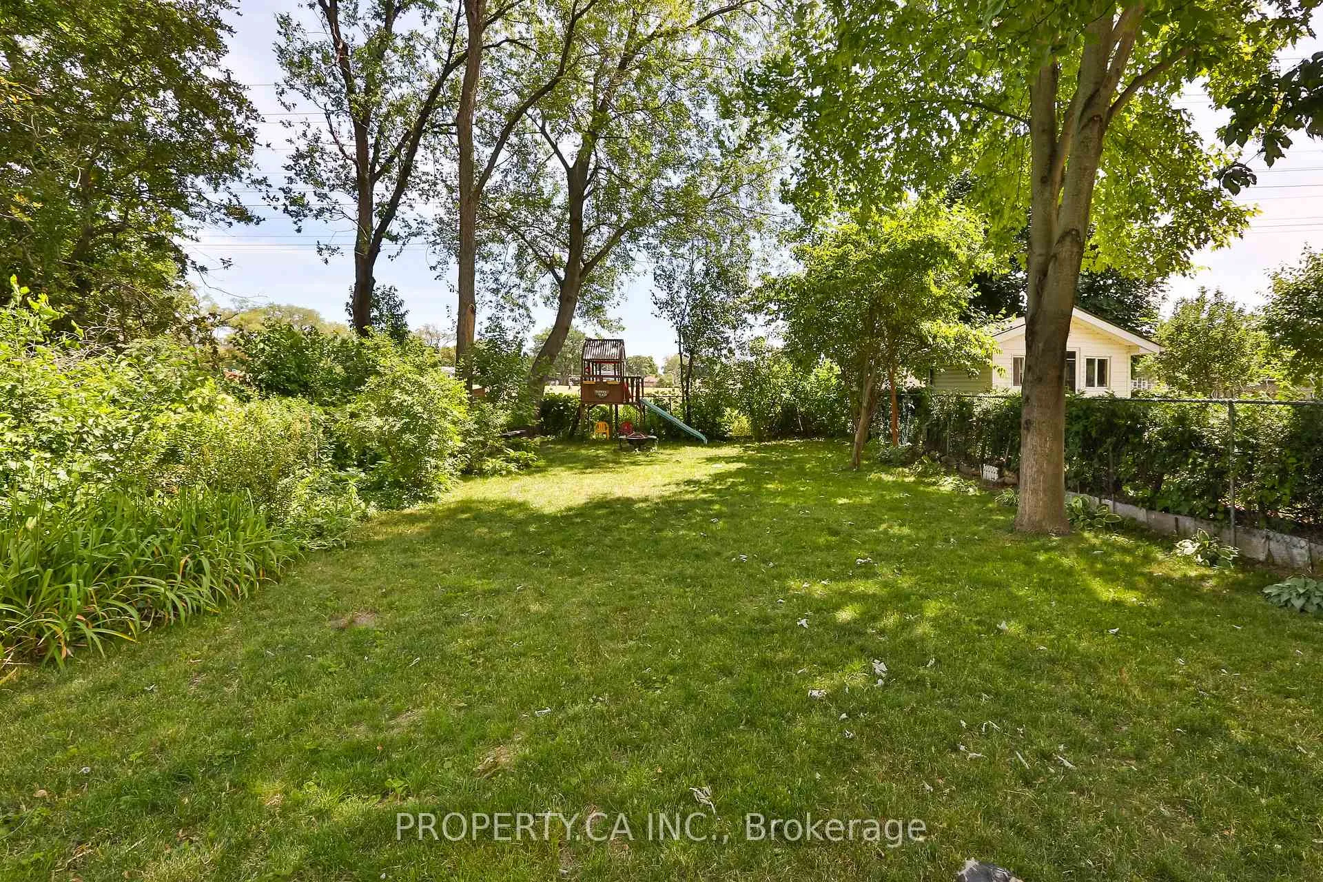 Photo 34 of 29 Oakfield Drive, Etobicoke, Stonegate-Queensway — HOMEH