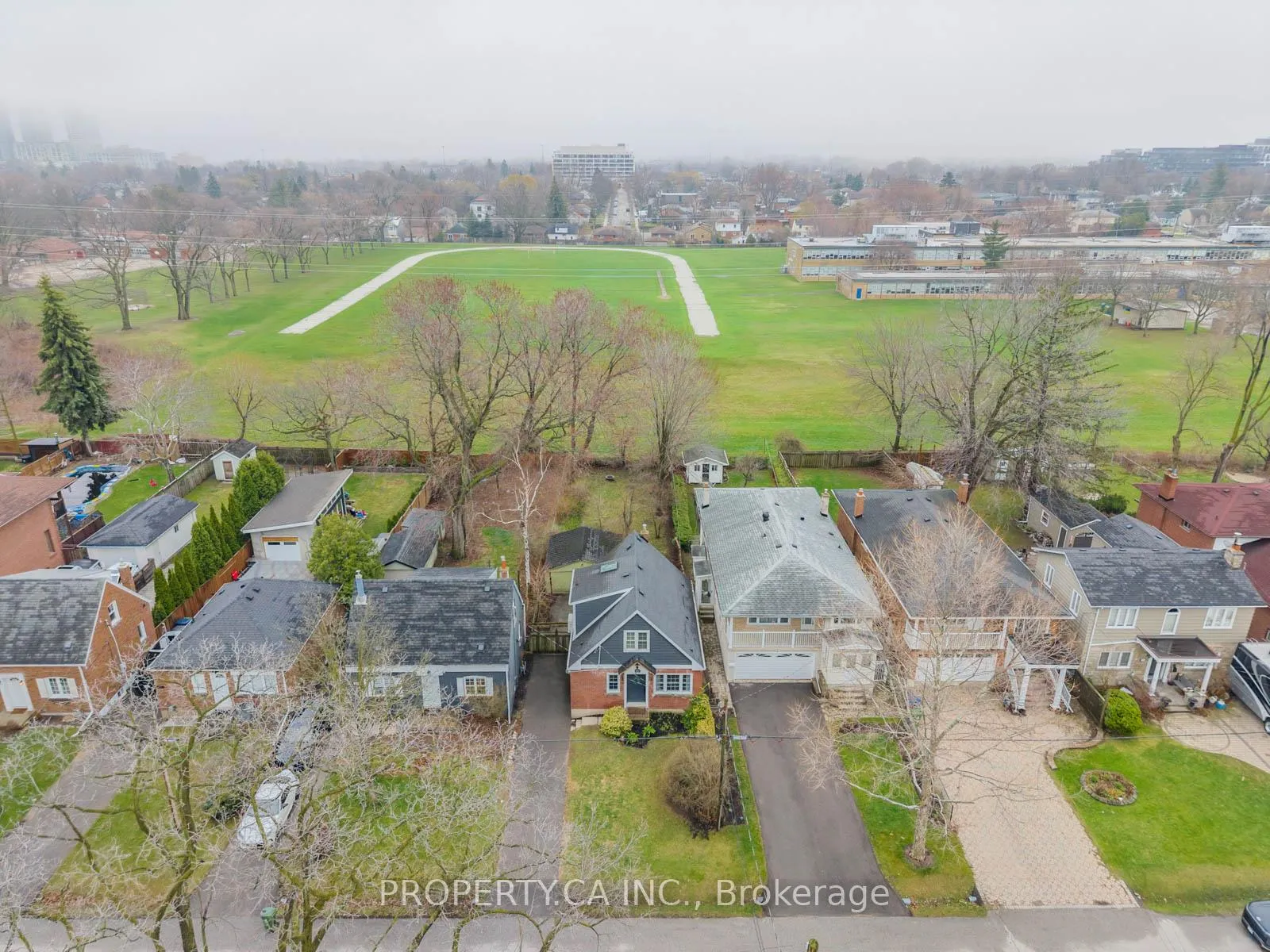 Photo 36 of 29 Oakfield Drive, Etobicoke, Stonegate-Queensway — HOMEH