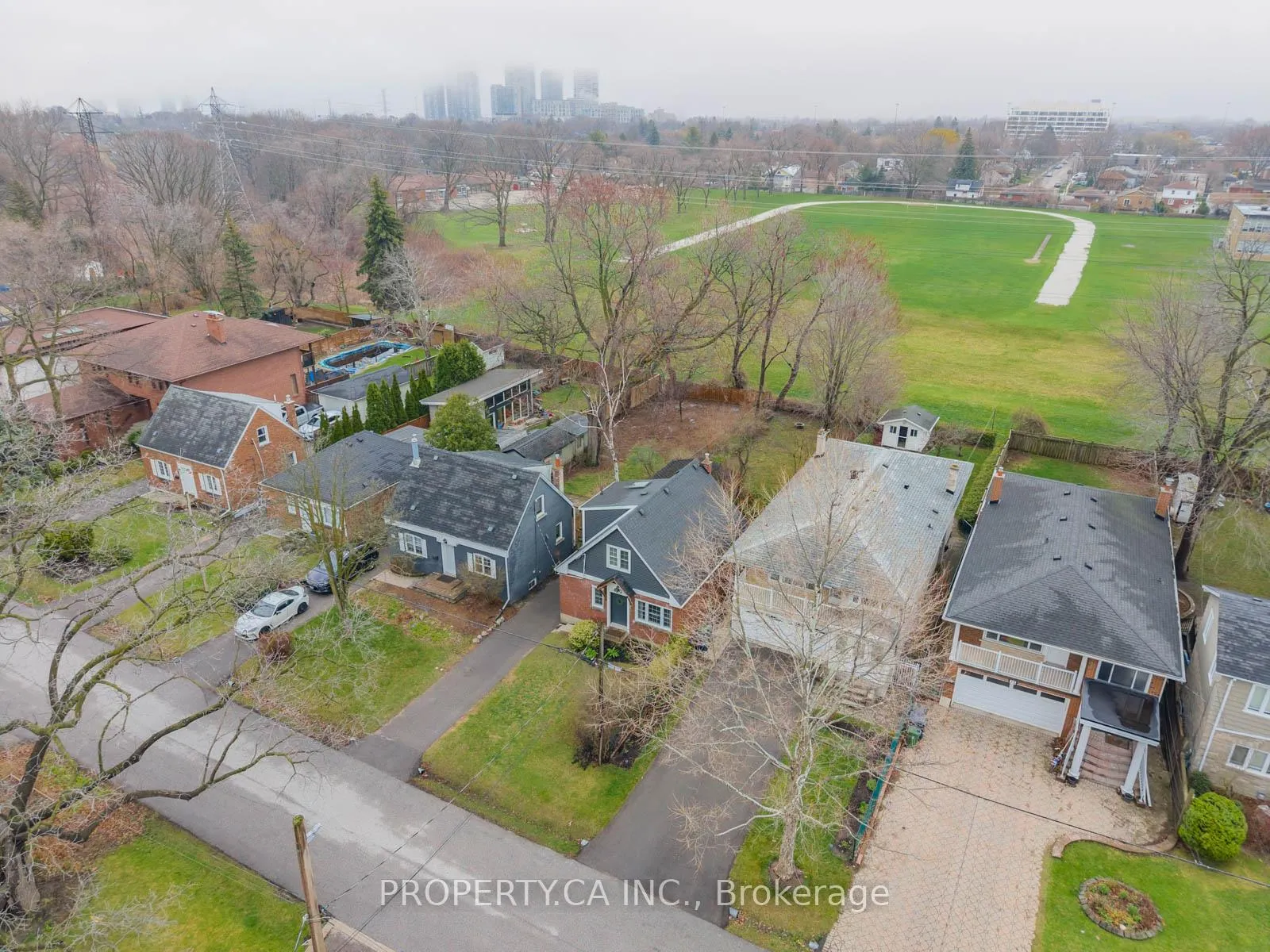 Photo 37 of 29 Oakfield Drive, Etobicoke, Stonegate-Queensway — HOMEH