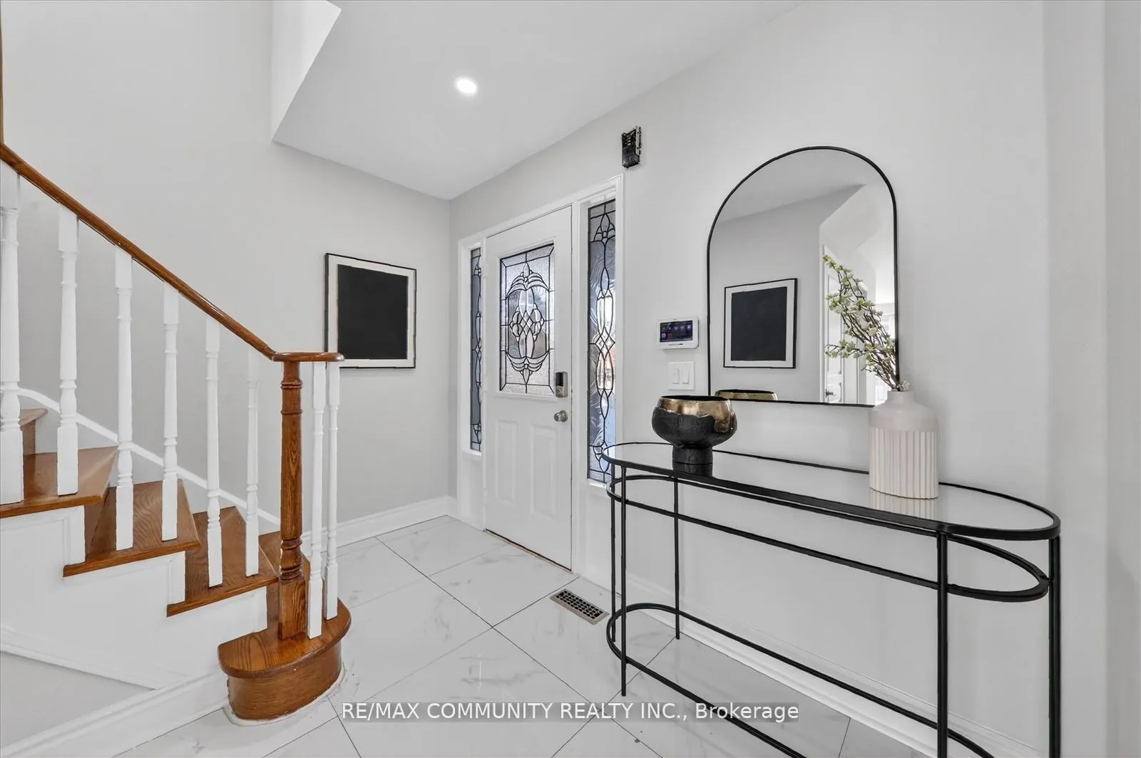 Photo 6 of 27 Merchant Avenue, Whitby, Williamsburg — HOMEH