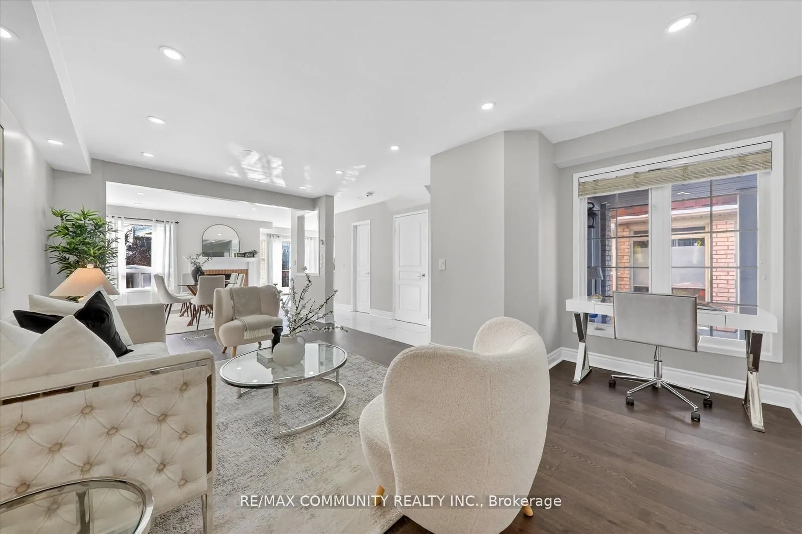 Photo 8 of 27 Merchant Avenue, Whitby, Williamsburg — HOMEH