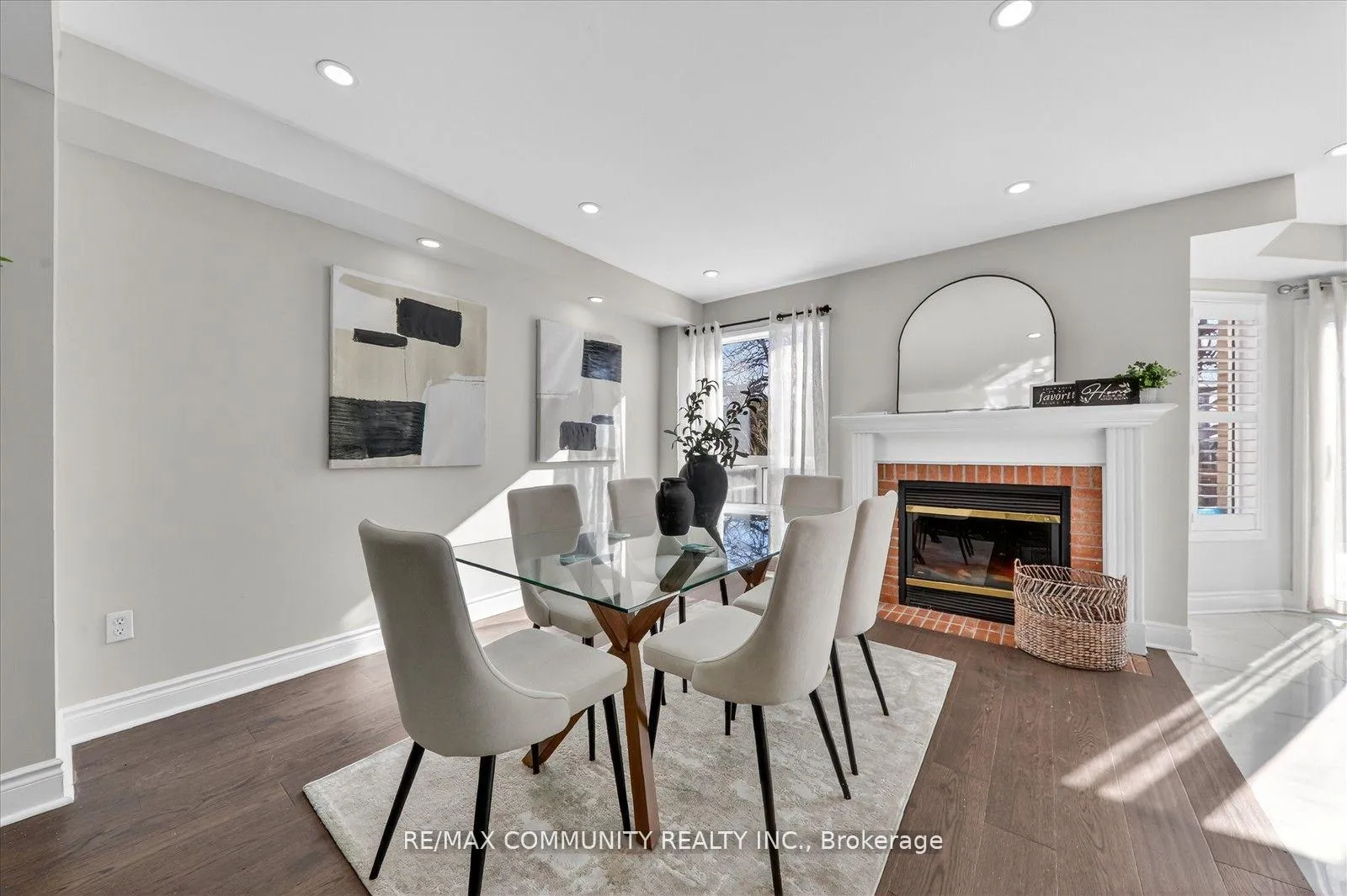 Photo 9 of 27 Merchant Avenue, Whitby, Williamsburg — HOMEH