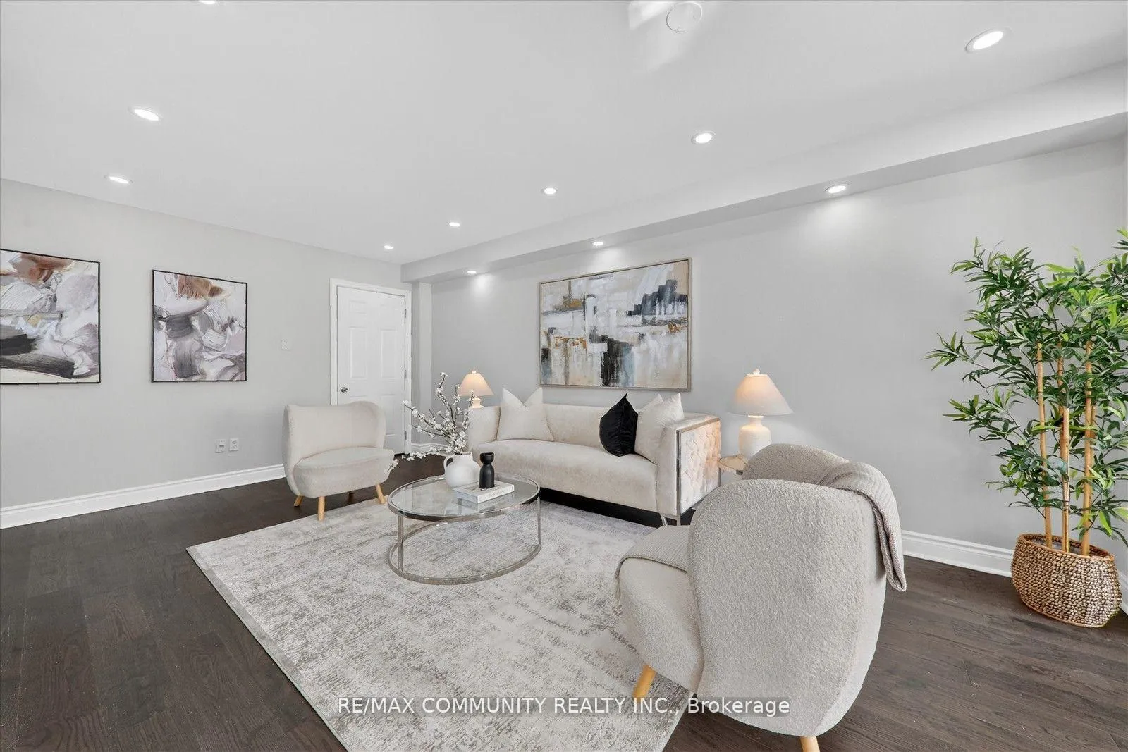 Photo 10 of 27 Merchant Avenue, Whitby, Williamsburg — HOMEH