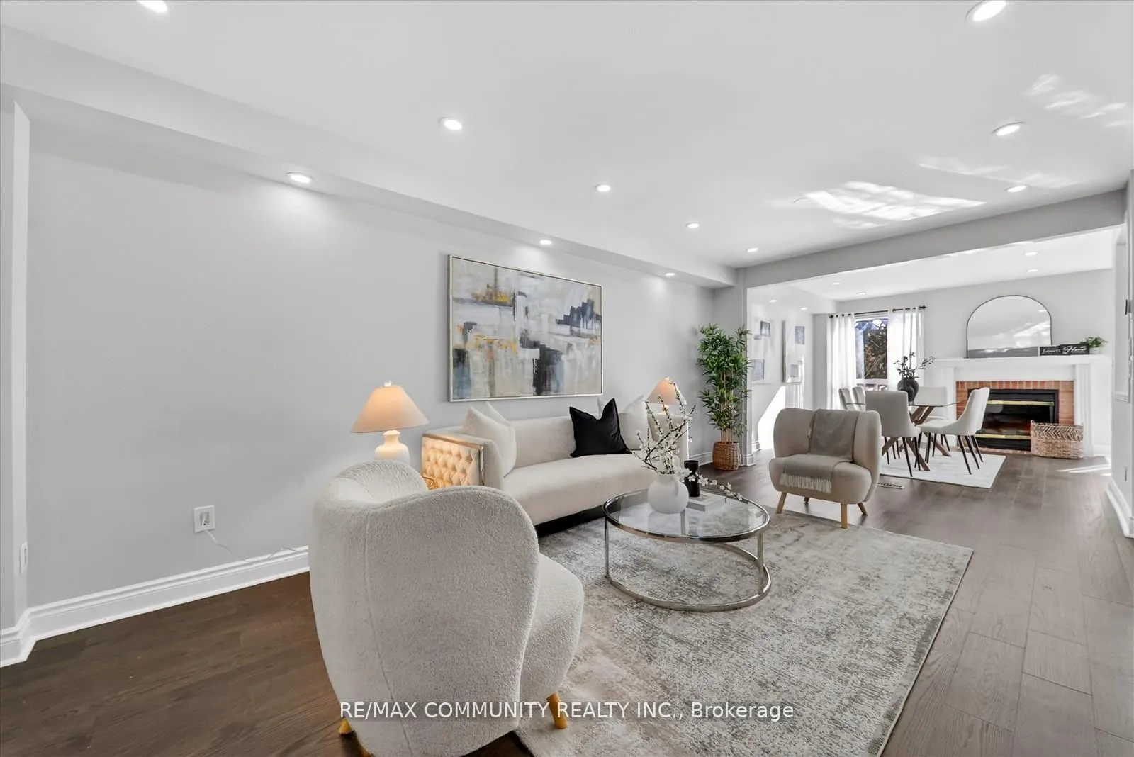 Photo 11 of 27 Merchant Avenue, Whitby, Williamsburg — HOMEH