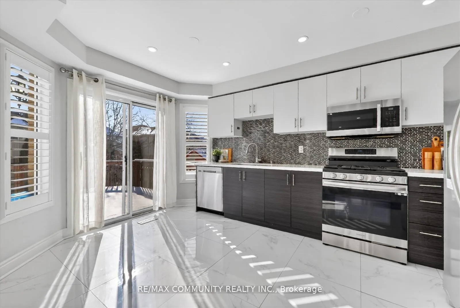 Photo 13 of 27 Merchant Avenue, Whitby, Williamsburg — HOMEH