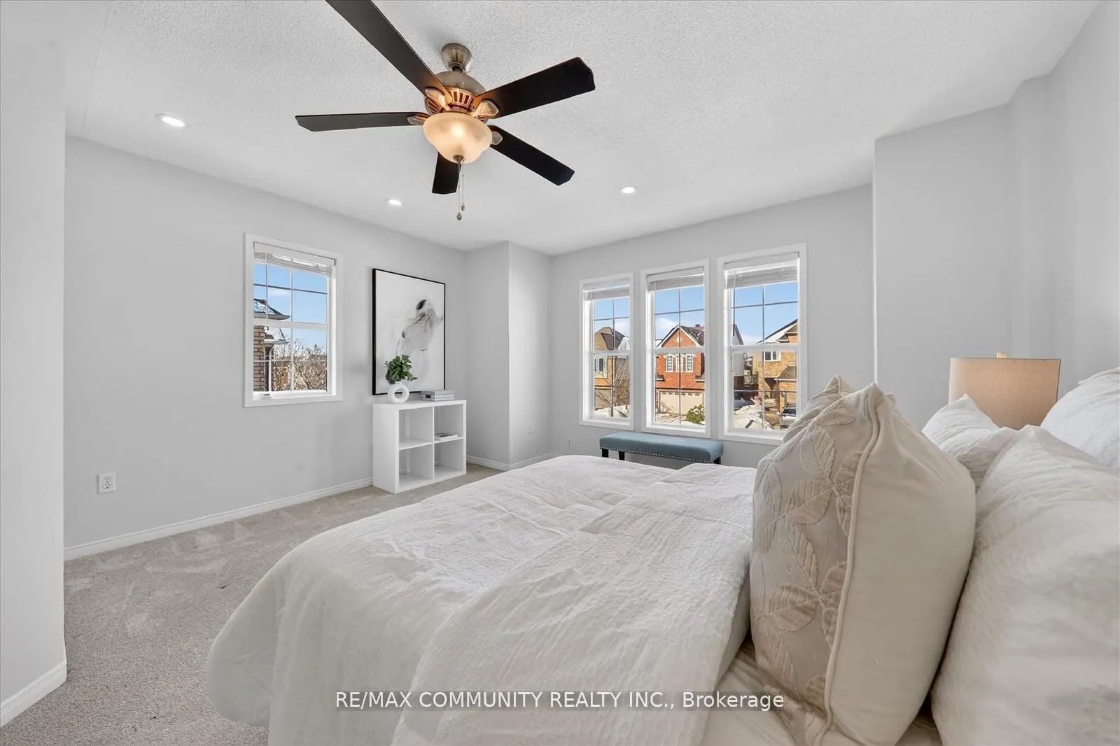 Photo 16 of 27 Merchant Avenue, Whitby, Williamsburg — HOMEH
